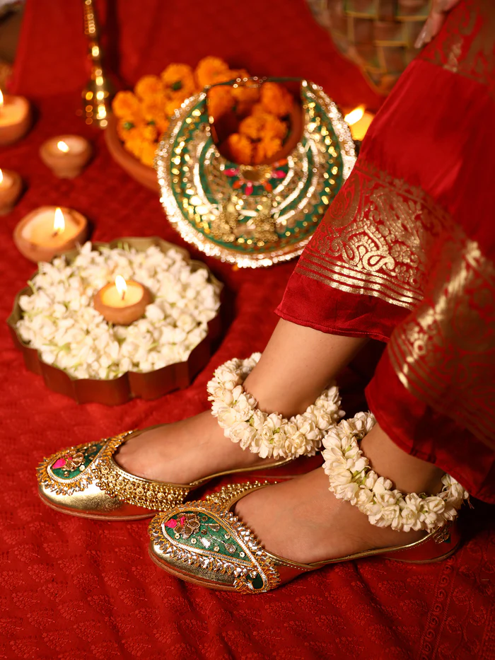 What Are Juttis? The Comfortable Flat Shoes Everyone Is Talking About in USA