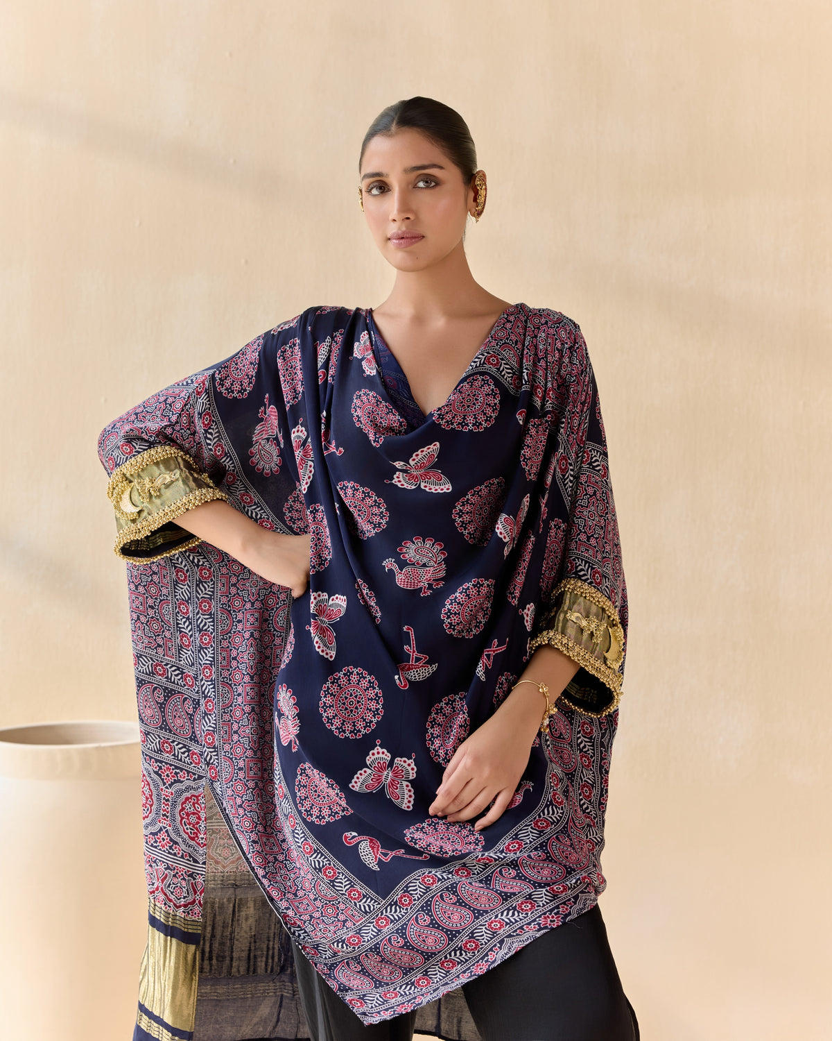 aanchalika kaftan set - detail view 1