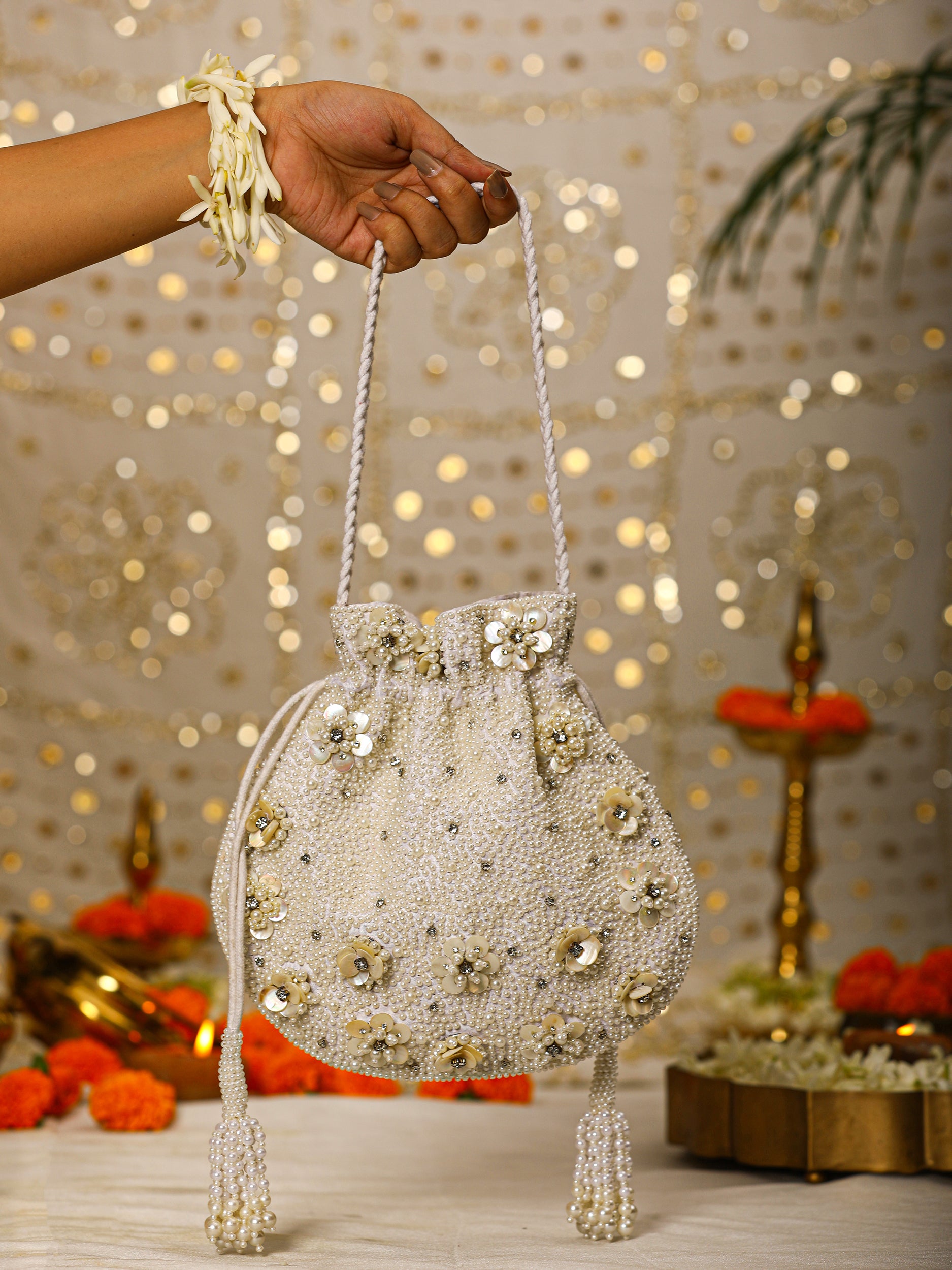 Aabha White (Potli)