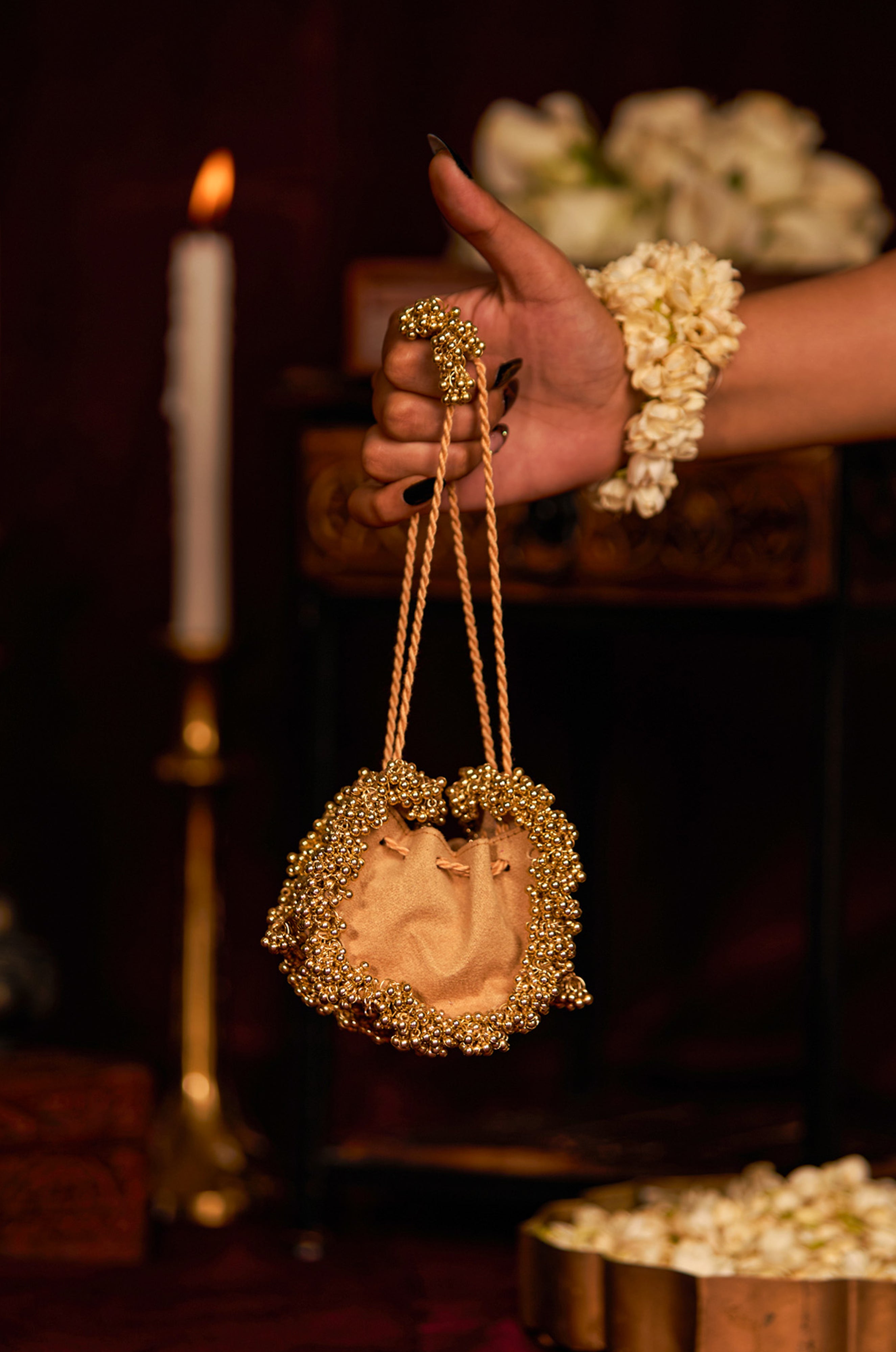 Aarvi (Potli)
