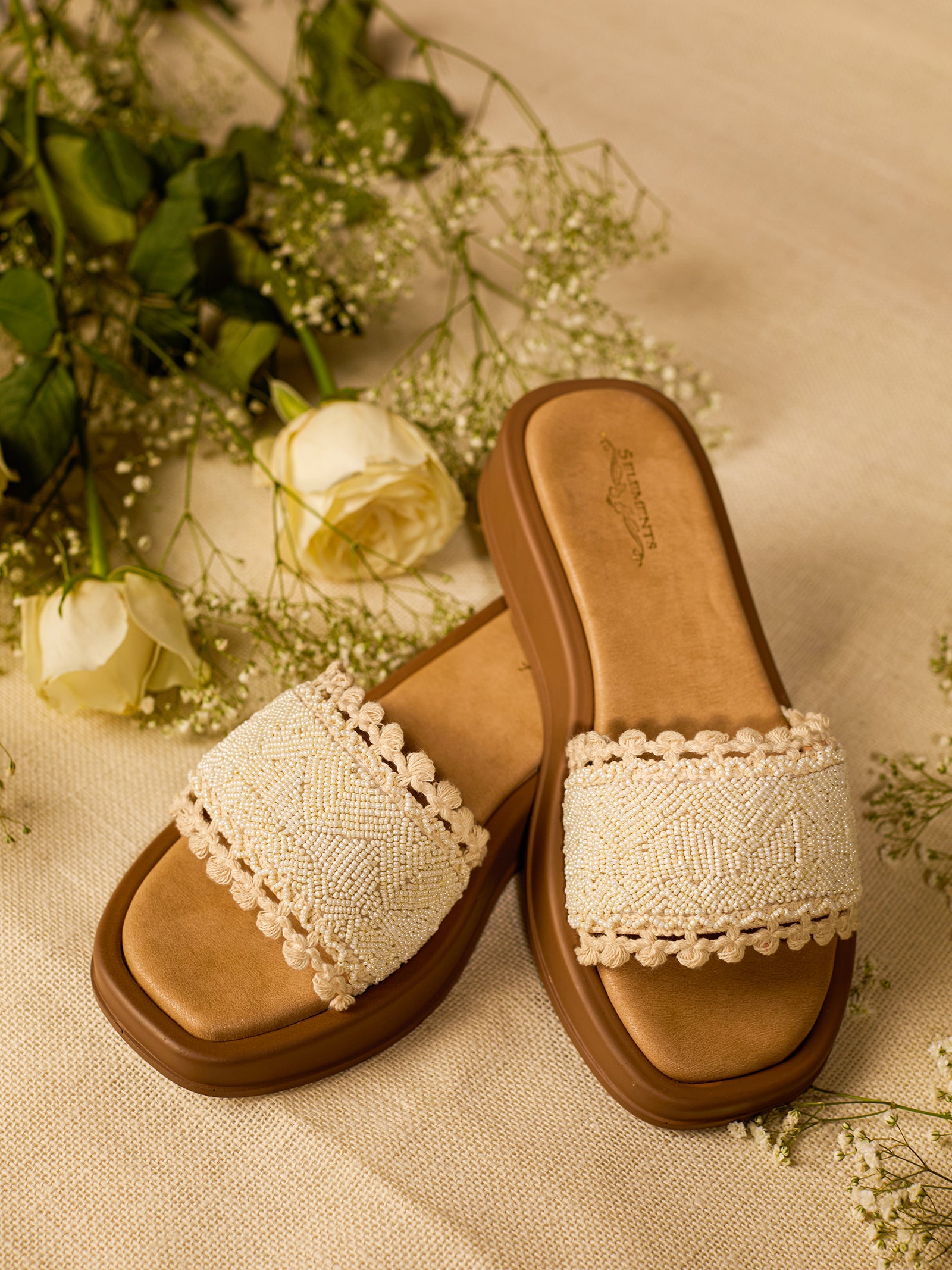 Arnima Off White (Slider)