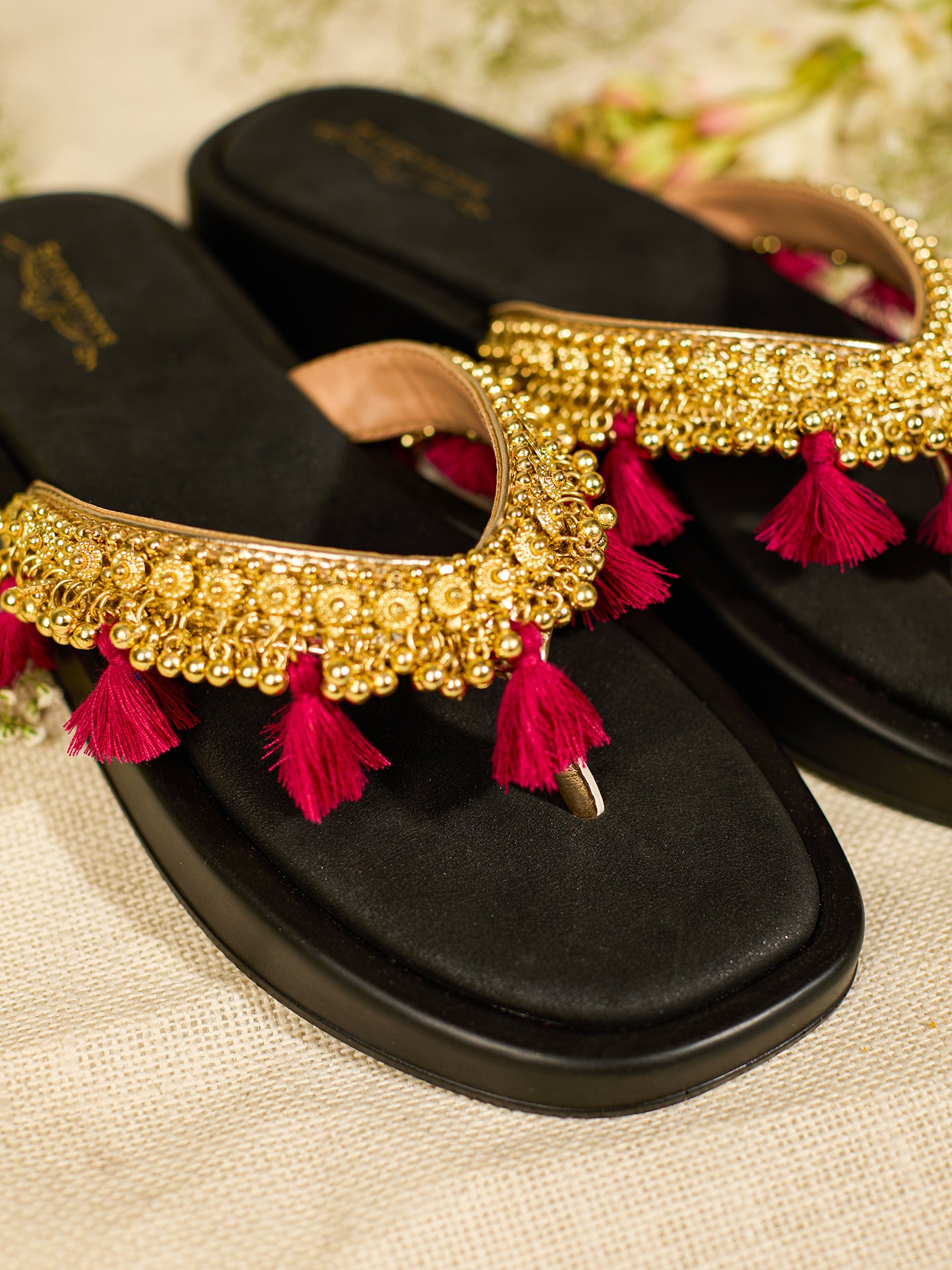 Aavya Black (Slider)