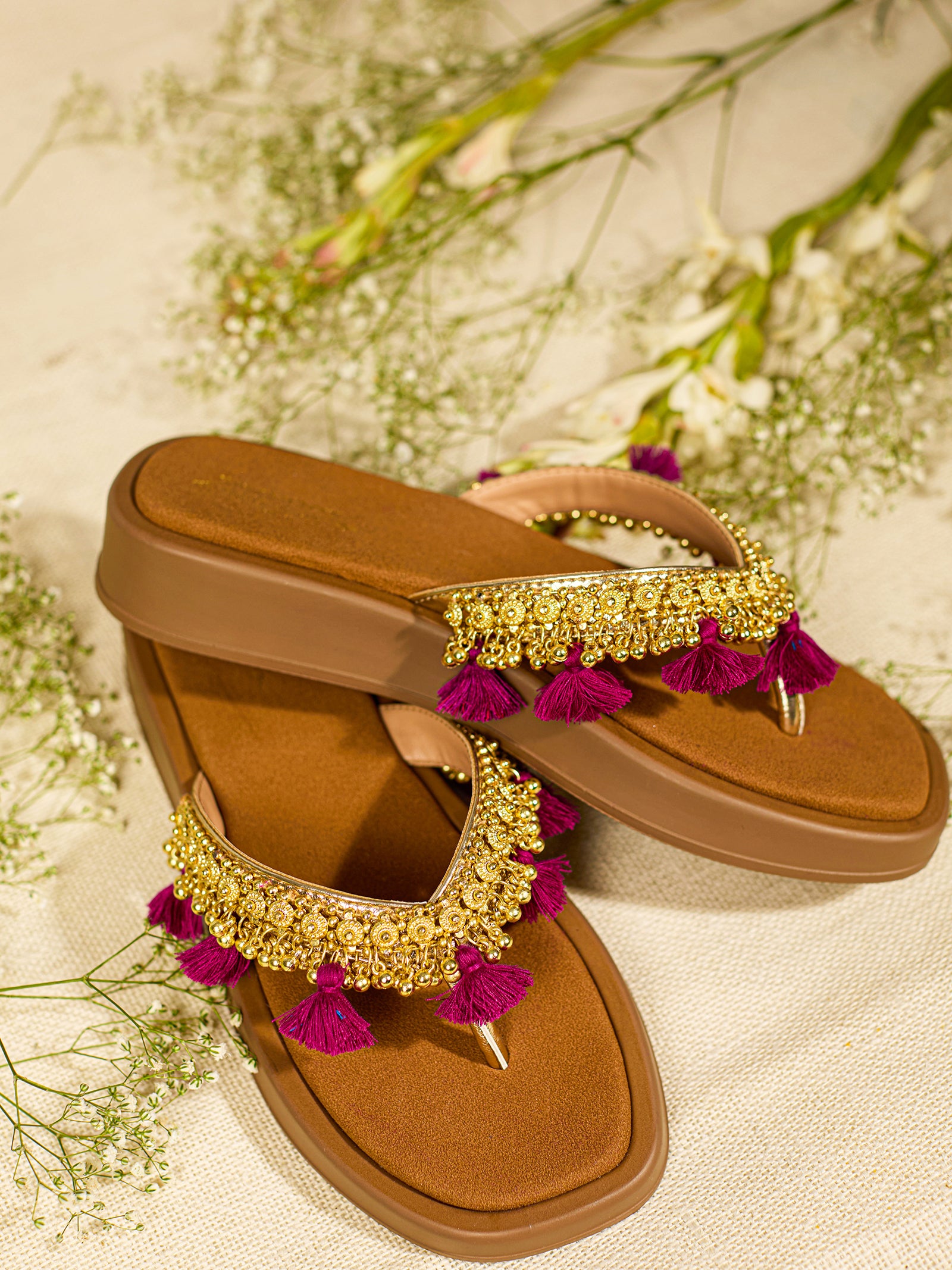 Aavya Maroon (Slider)