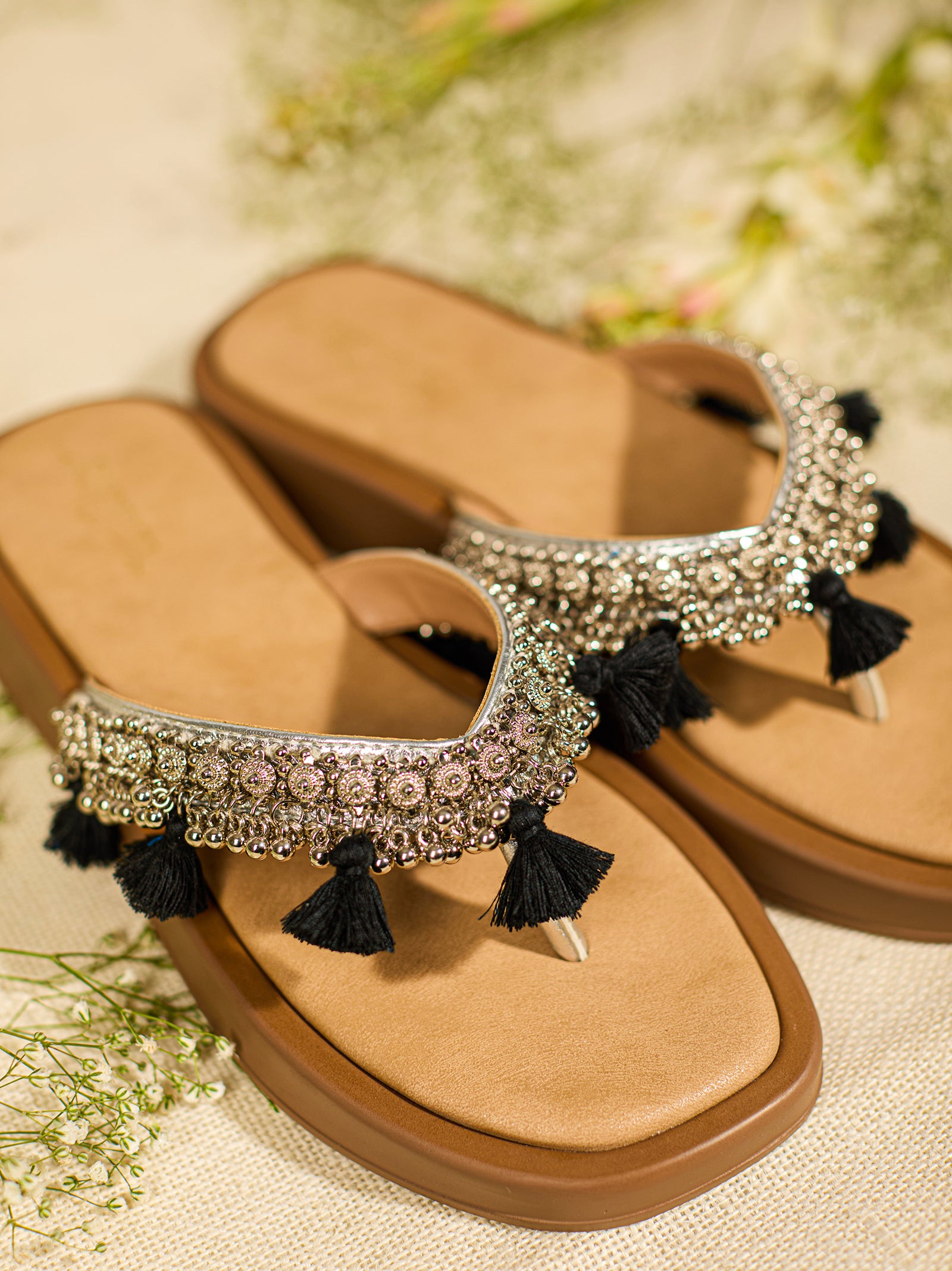 Aavya Black (Slider)