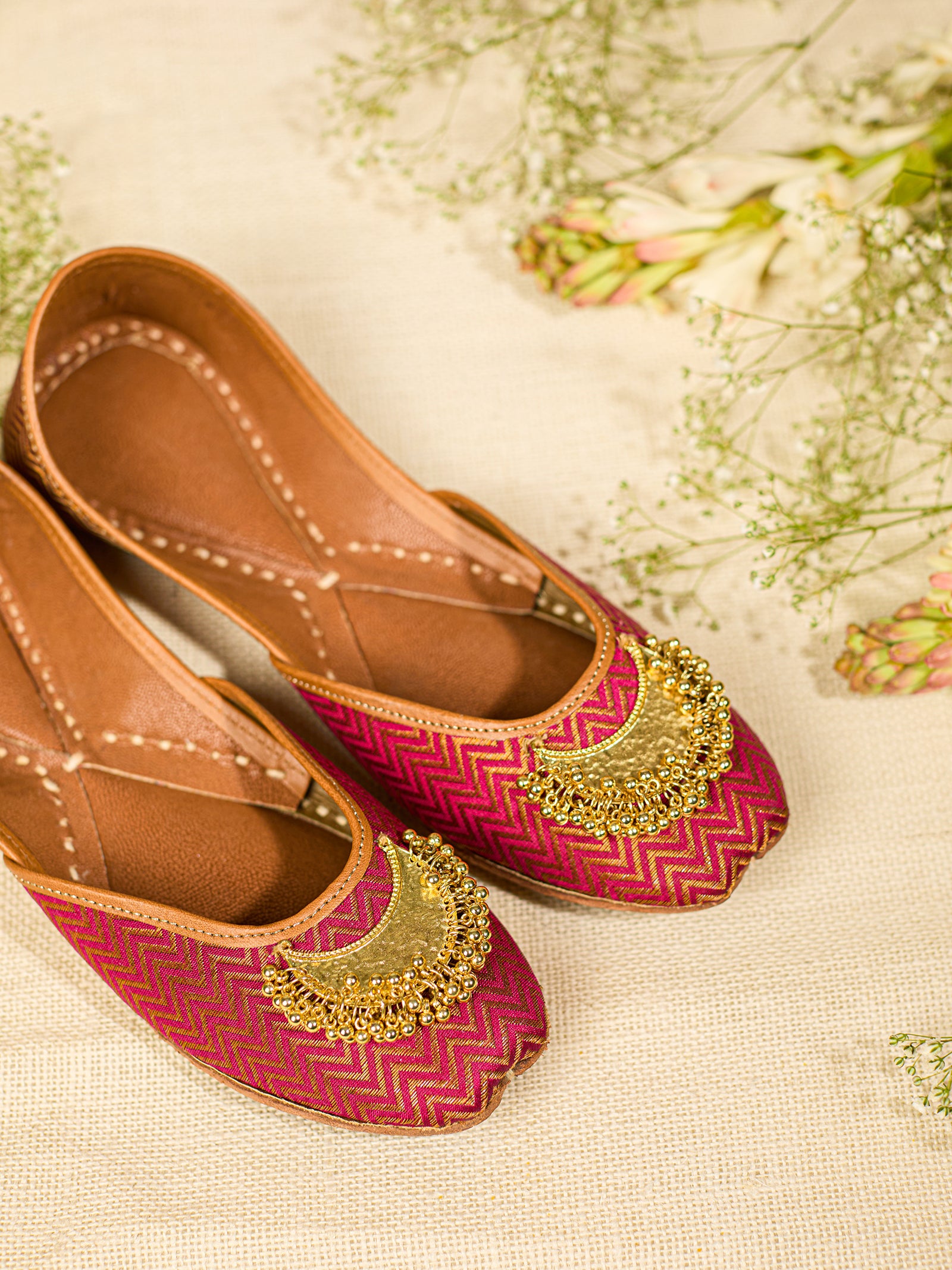 Aashvi Red (Jutti)