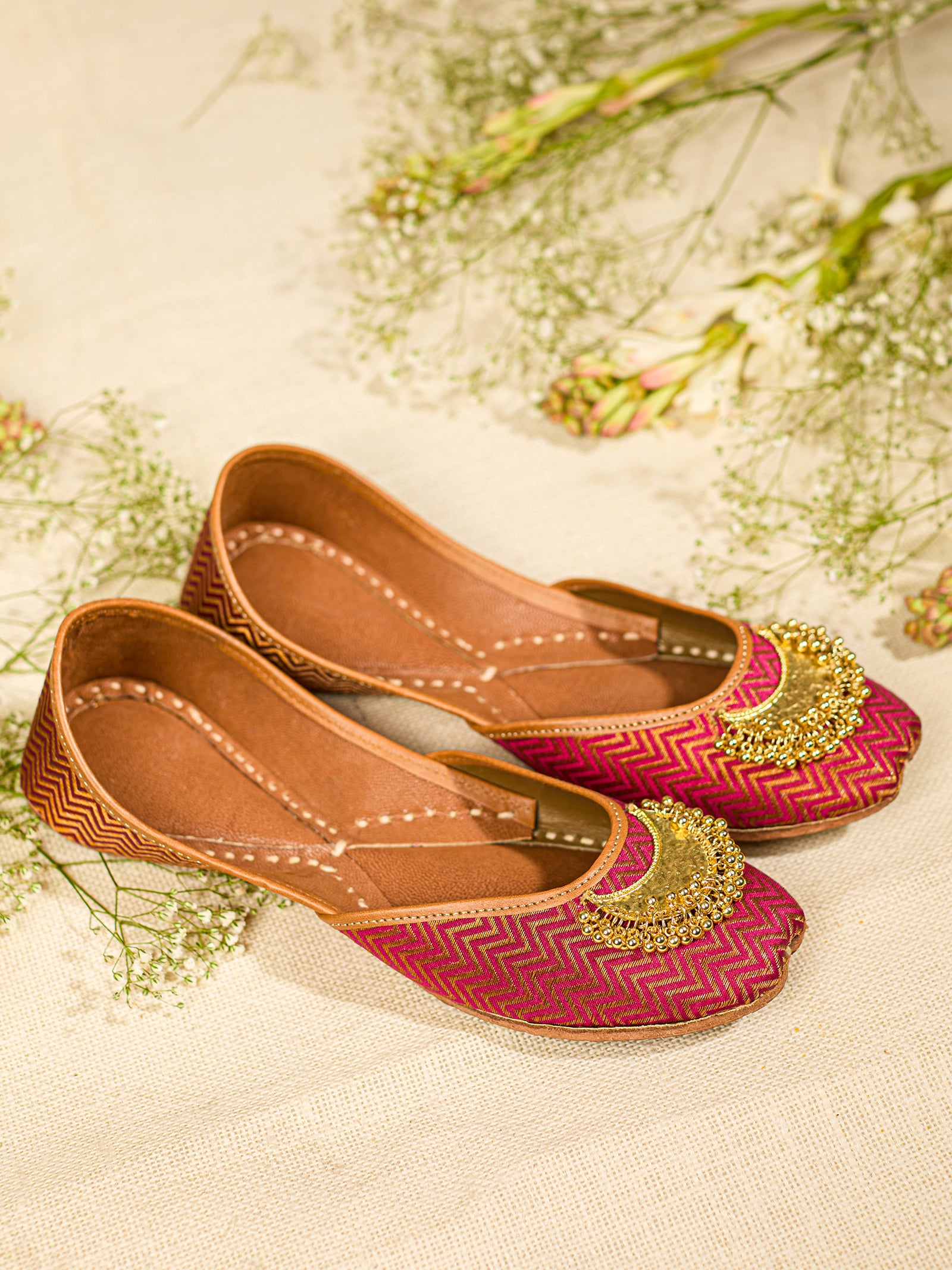Aashvi Red (Jutti)