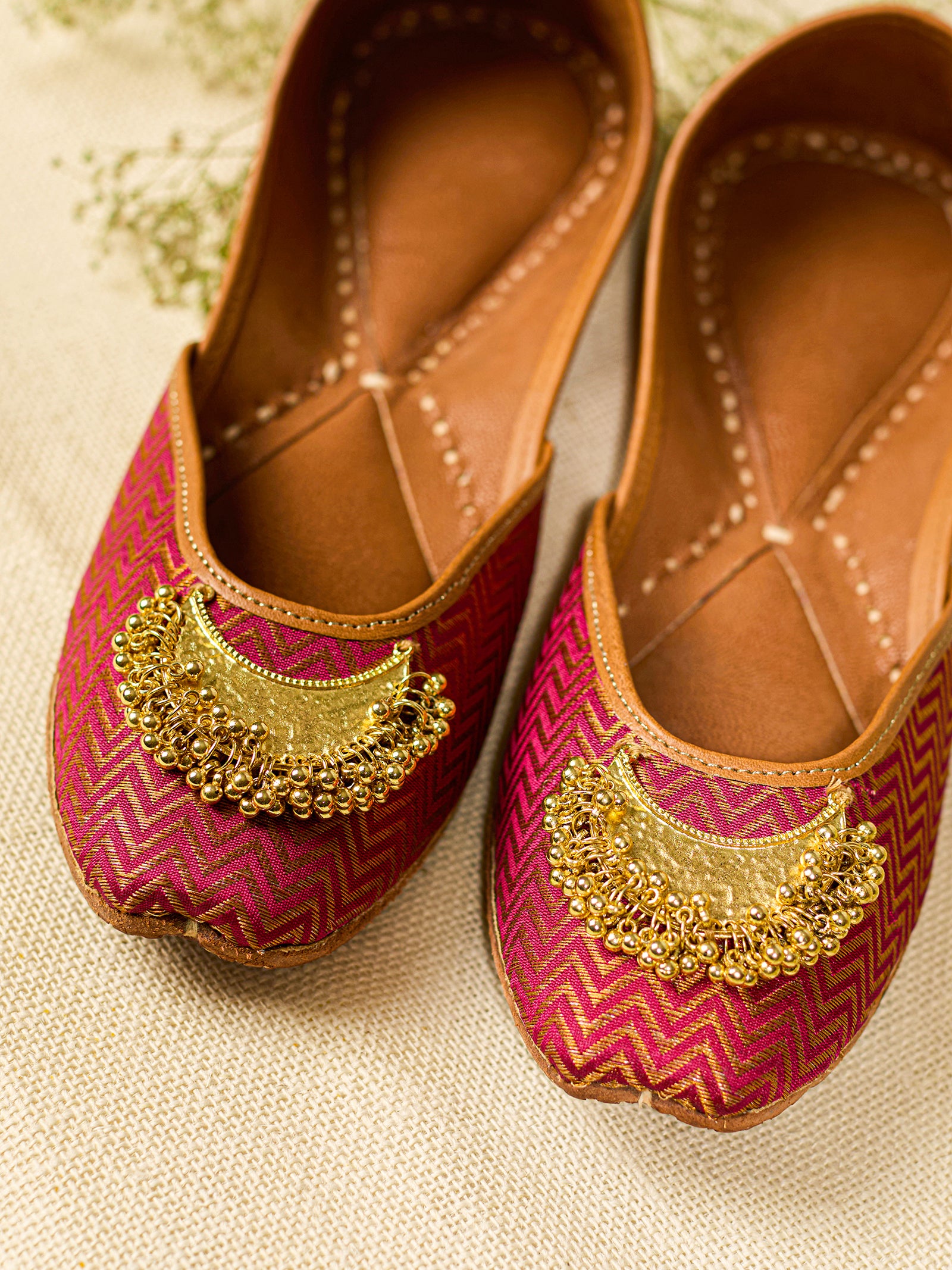 Aashvi Red (Jutti)