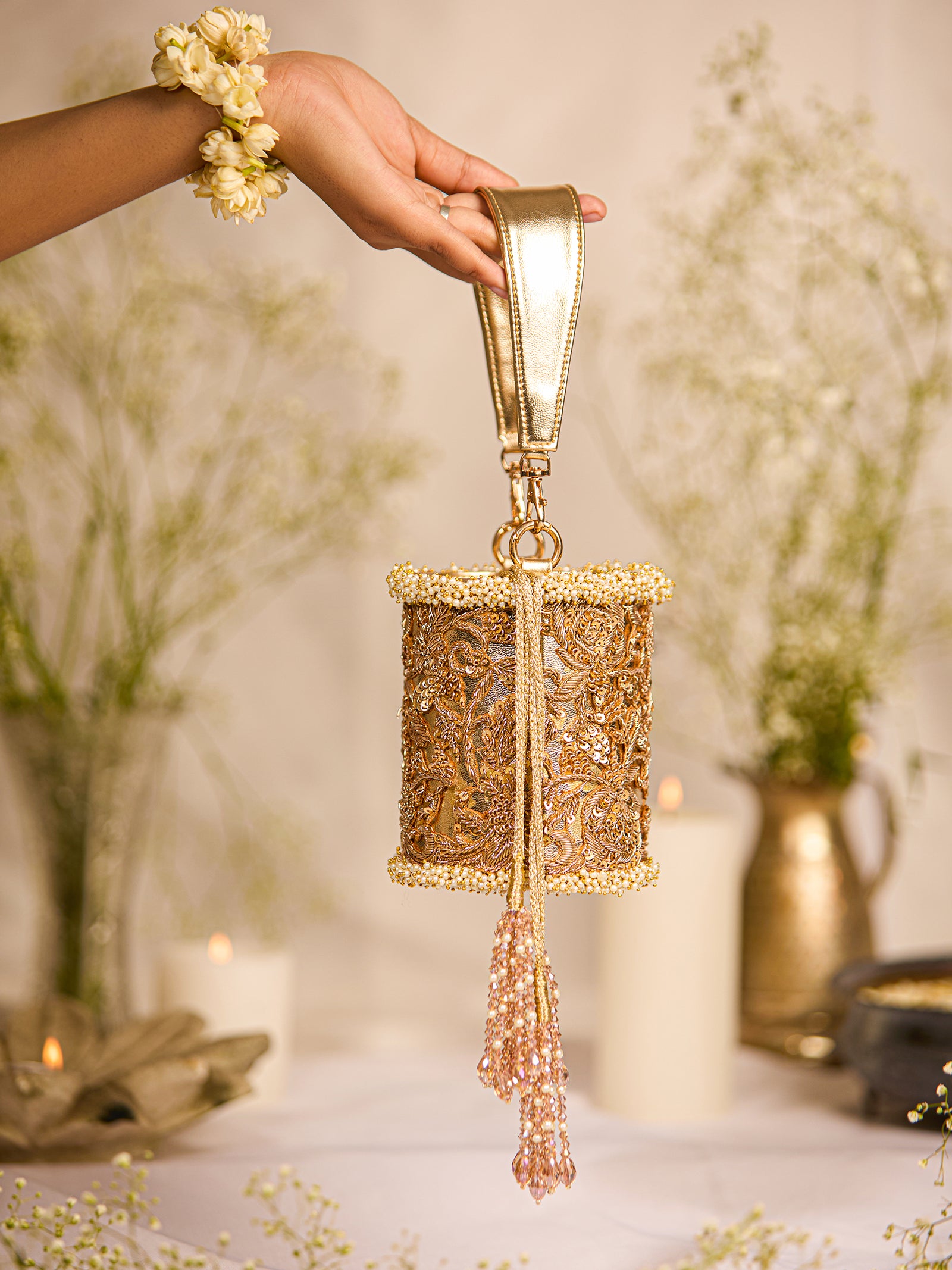 Adhika (Potli)
