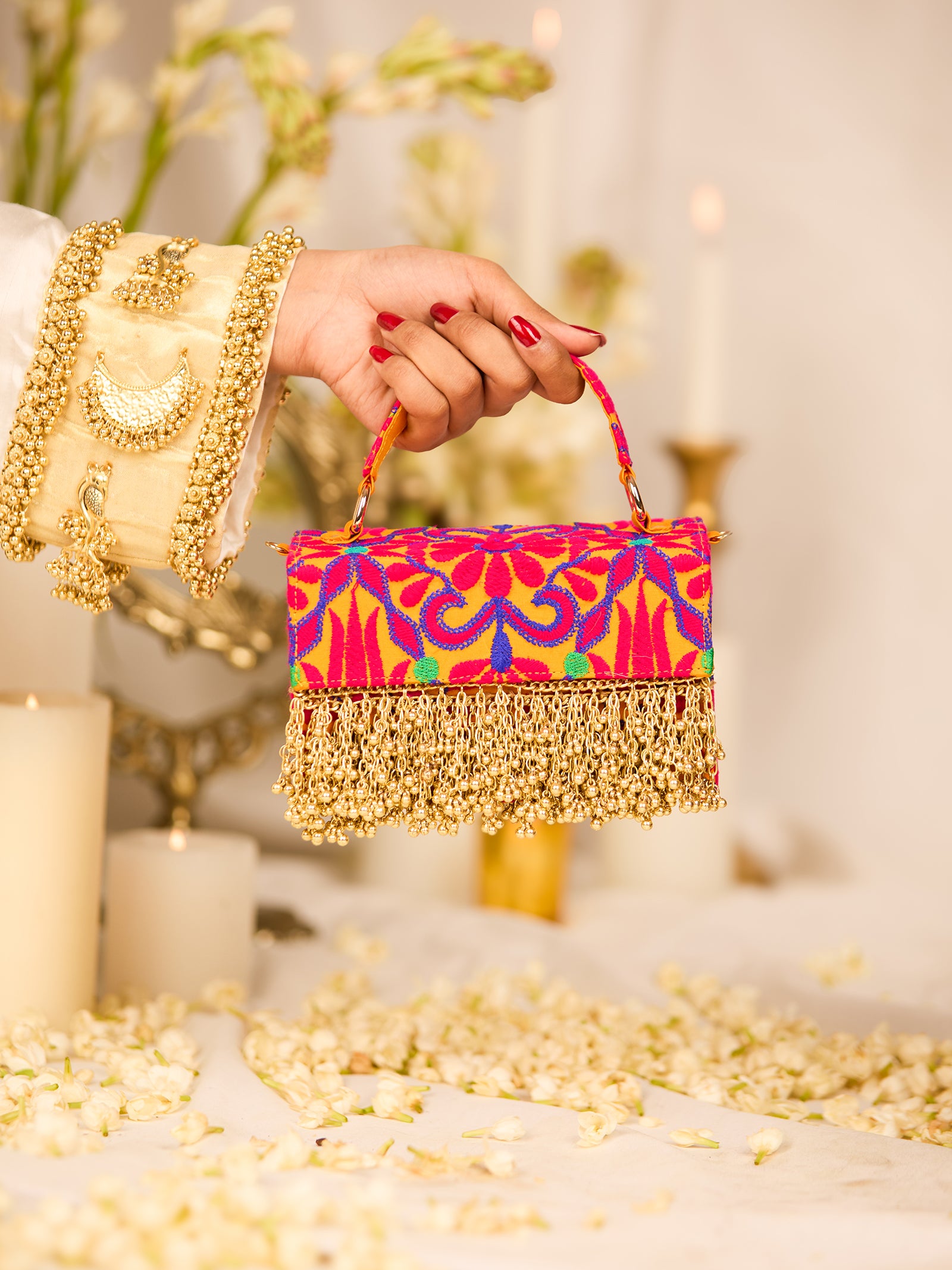 Niyati tassel (Bag)