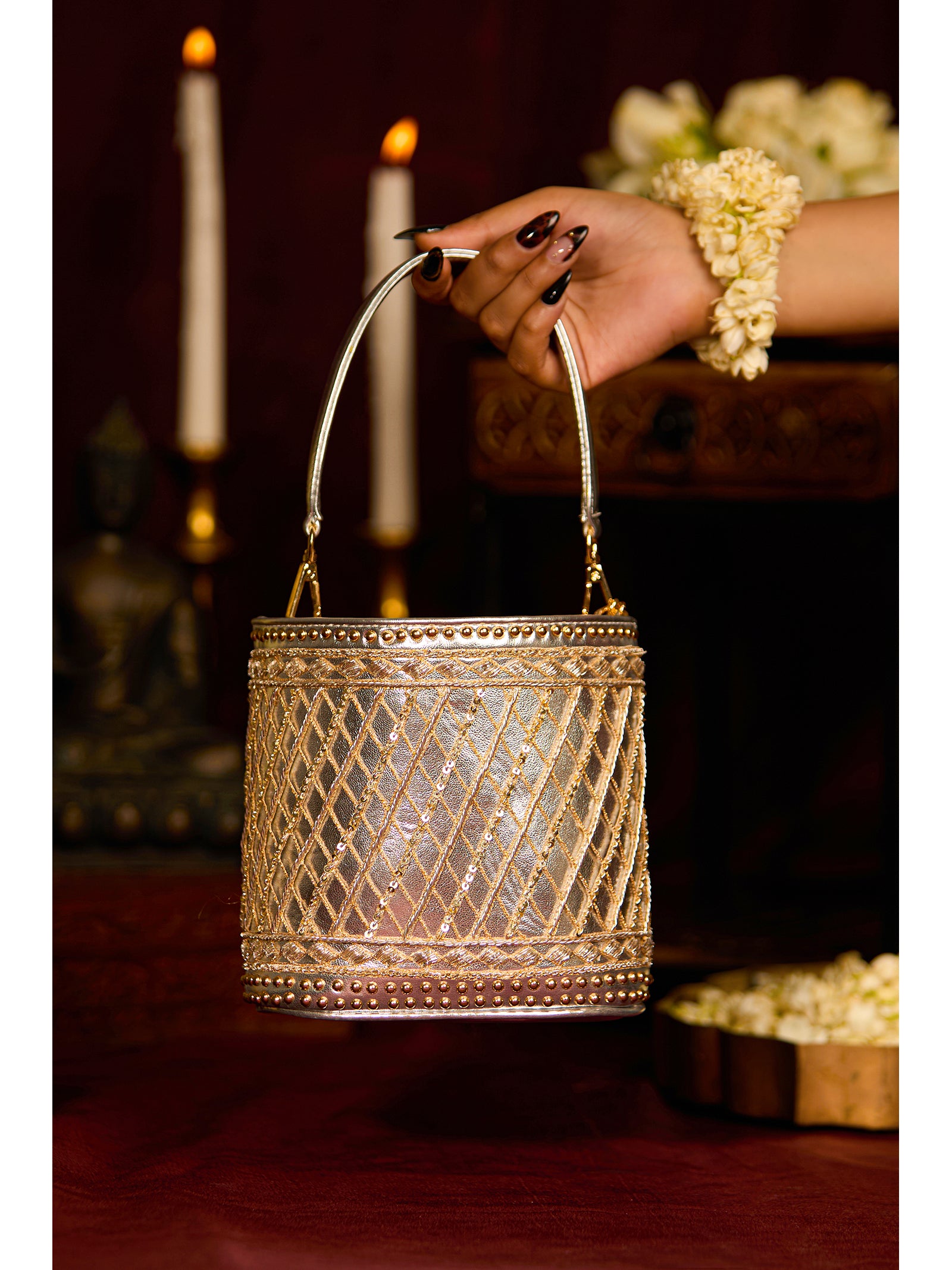 Pakhi (Potli)