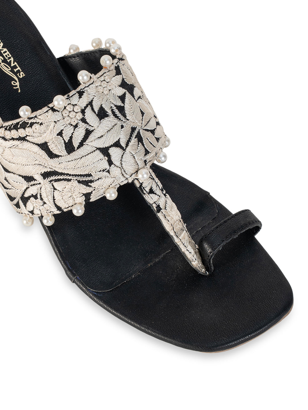 5E-RH-26-022 - Mehernoor Heels - 006 - DSC01693 final. w. w.jpg