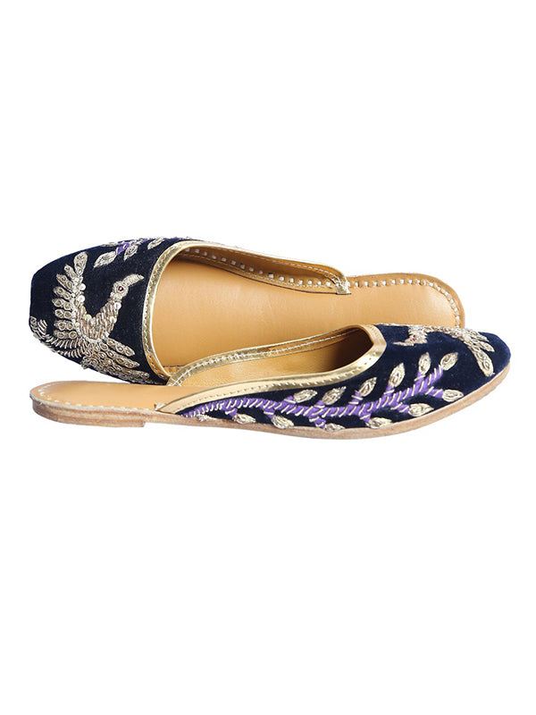 Sonchiriya (Mules)