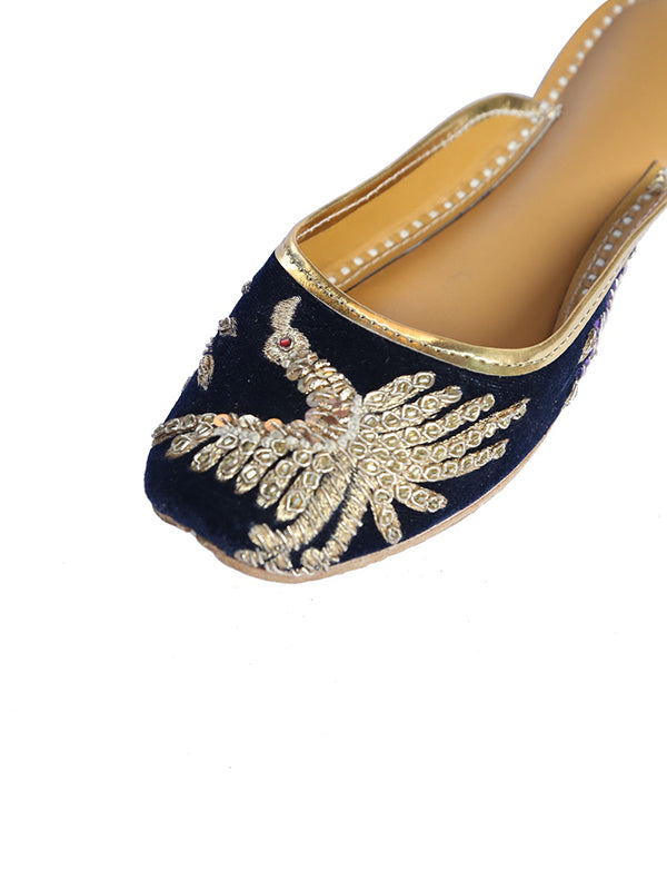 Sonchiriya (Mules)