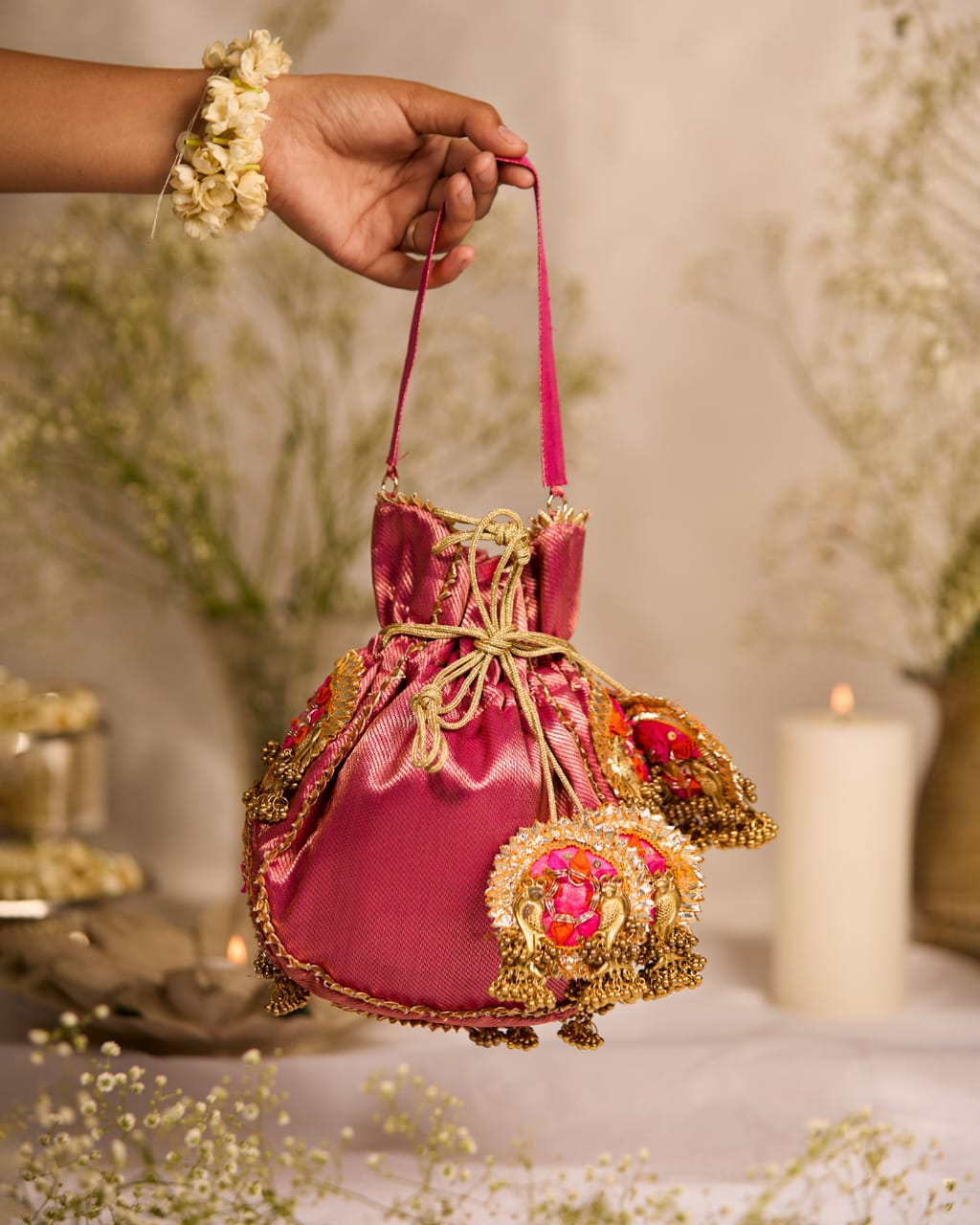 Advita (Potli)