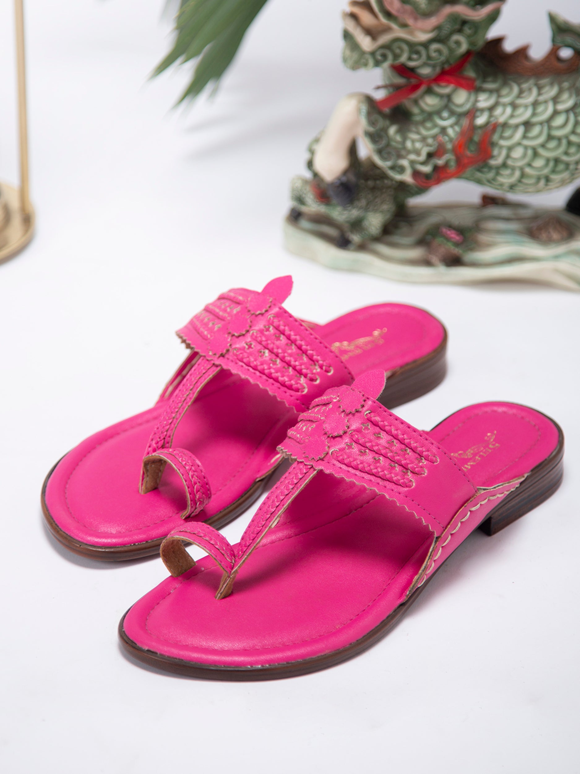 Fushia kolhapuri for women 5elements