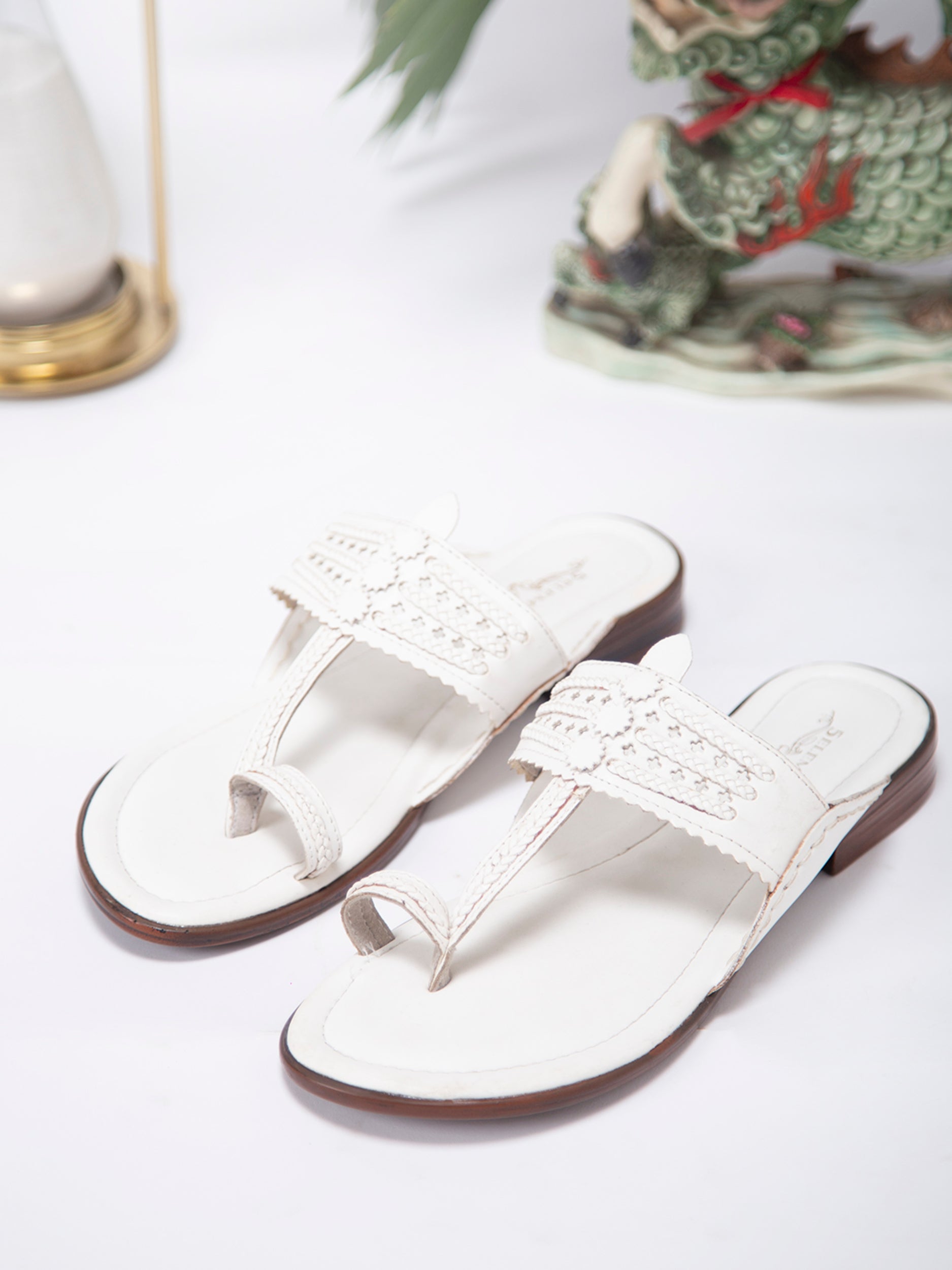 Classic Kolhas - White (kolhapuri) 5elements