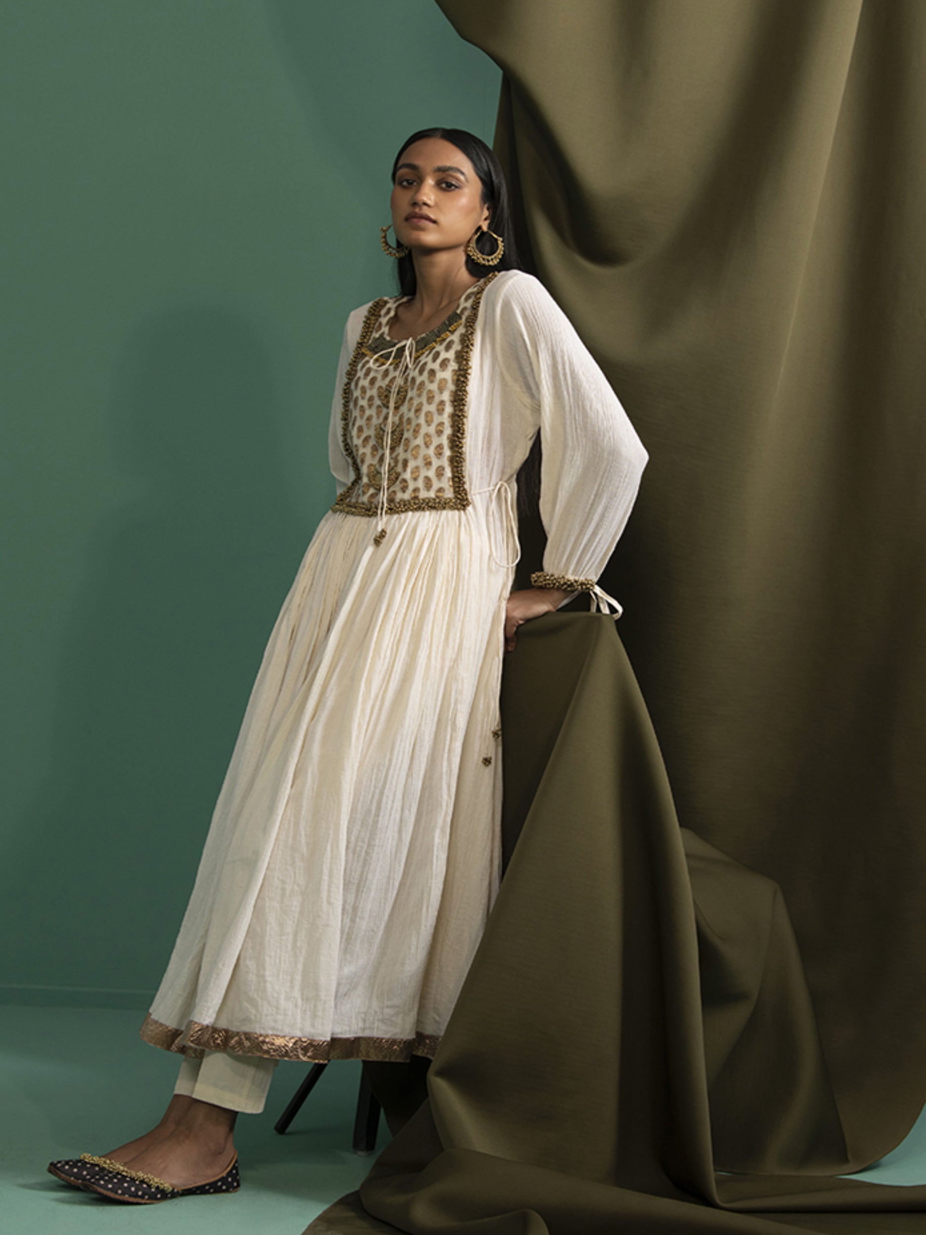 Adhira - Off White kurta Set - 5elements
