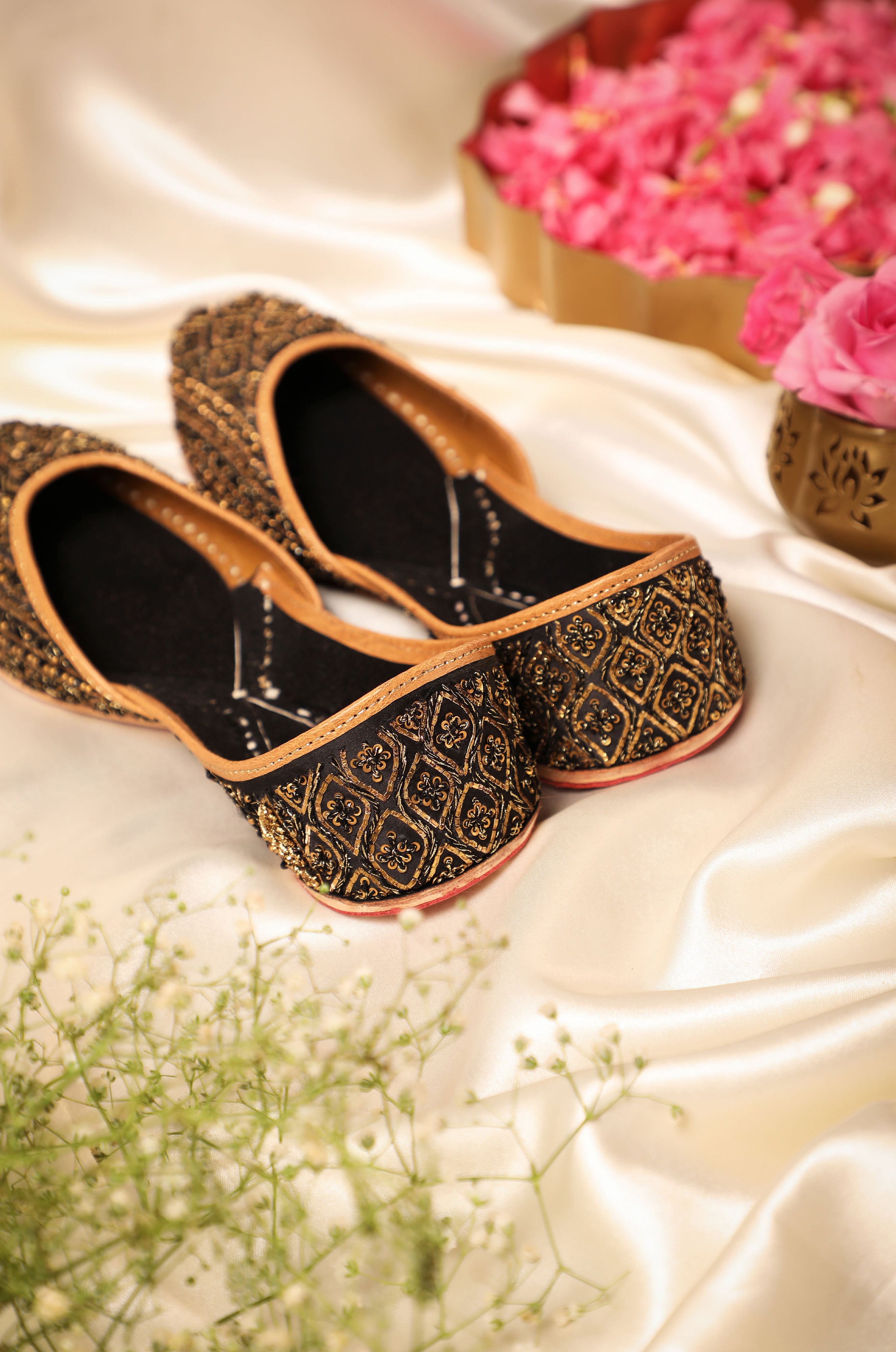 Kanishka Black Jutti