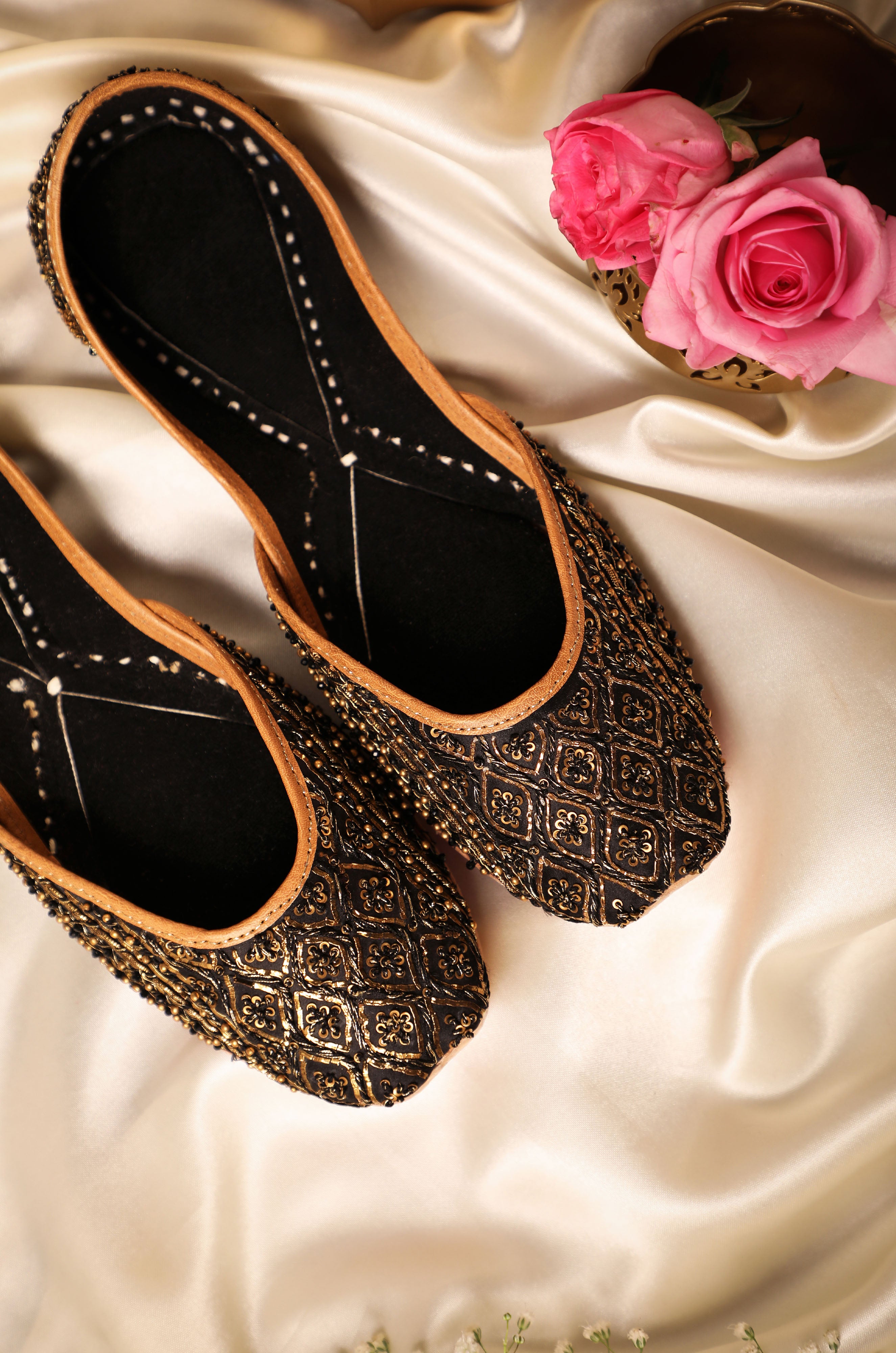 Kanishka Black Jutti