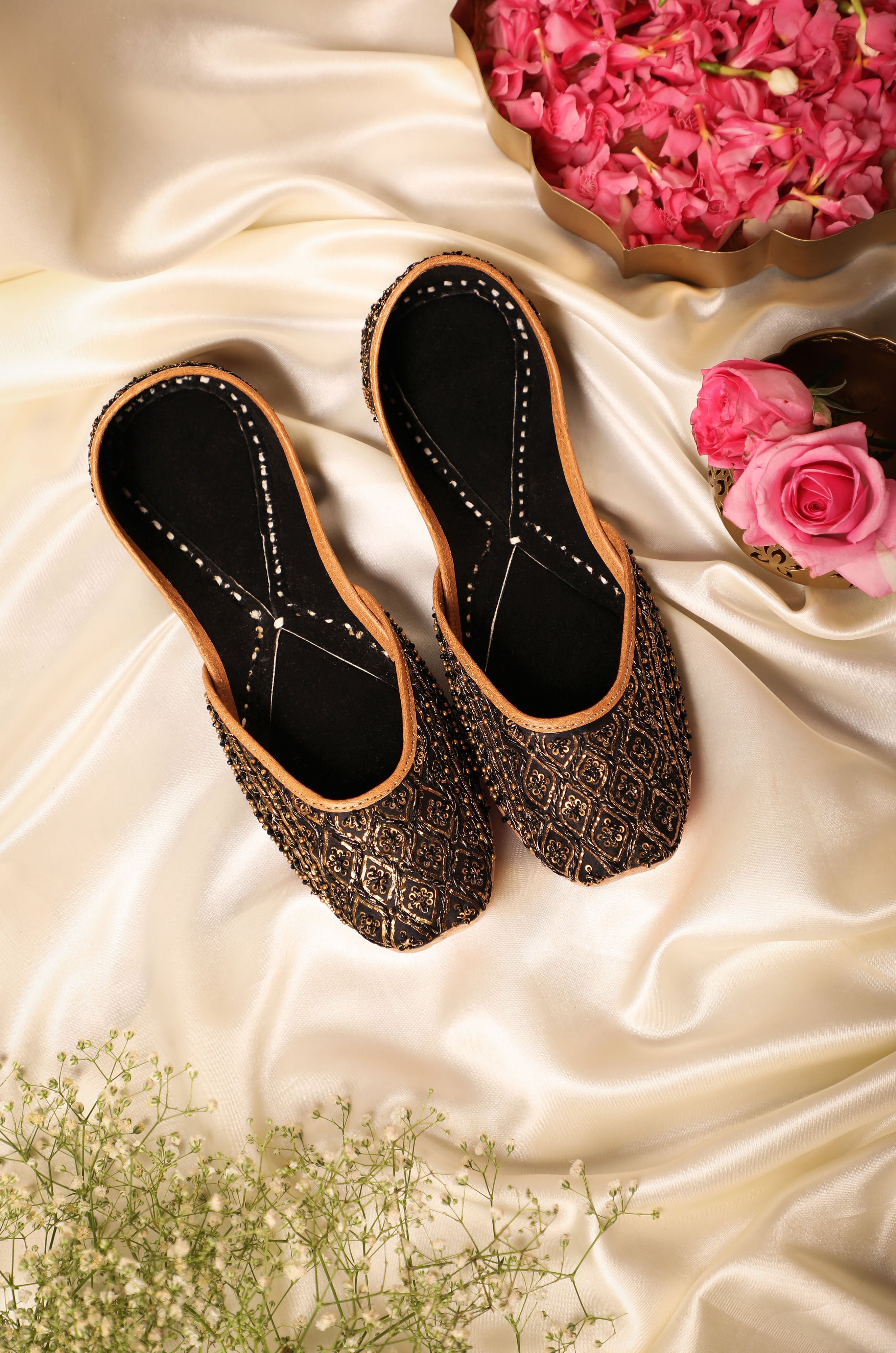 Kanishka Black Jutti