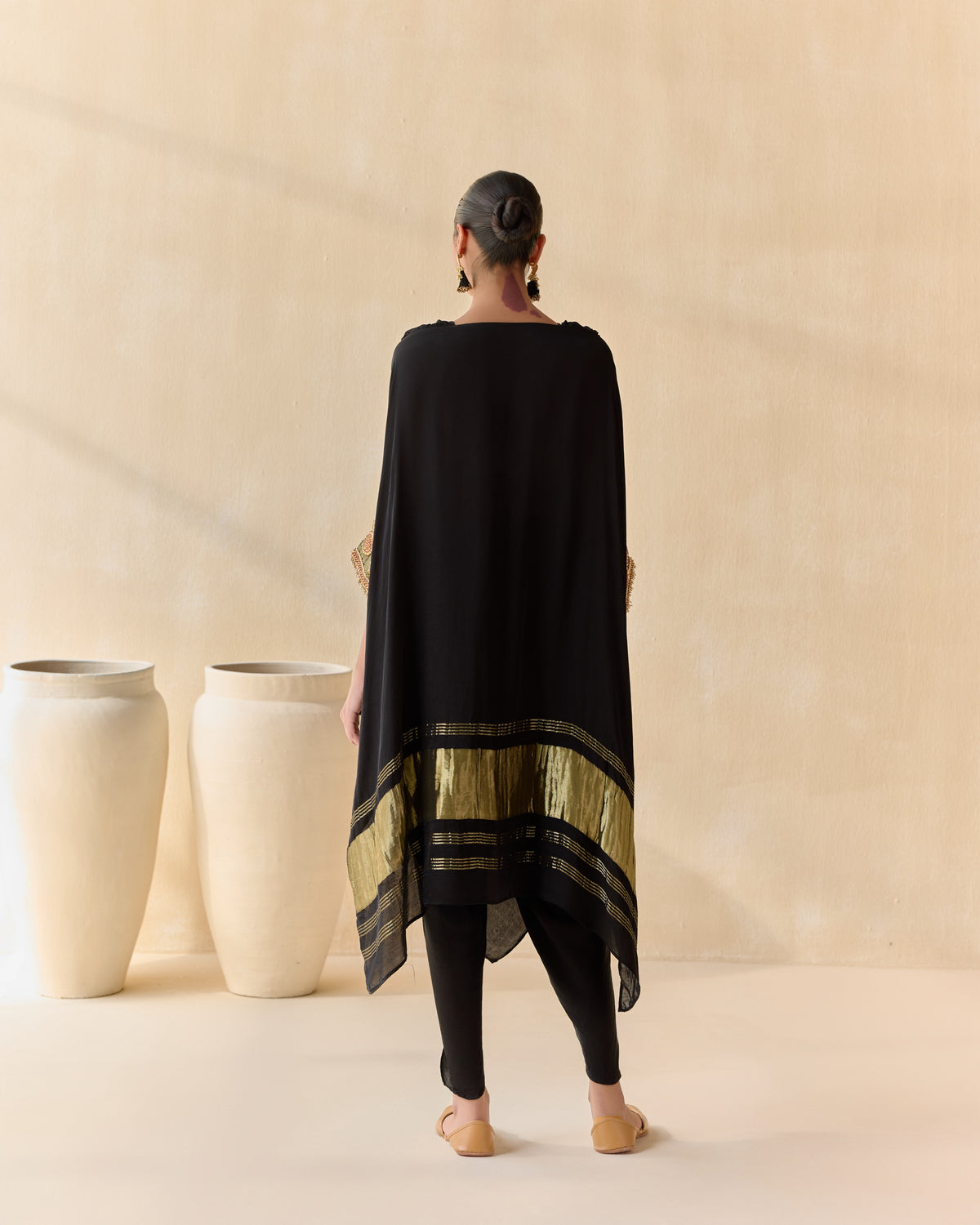 siyahra kaftan set - detail view 1