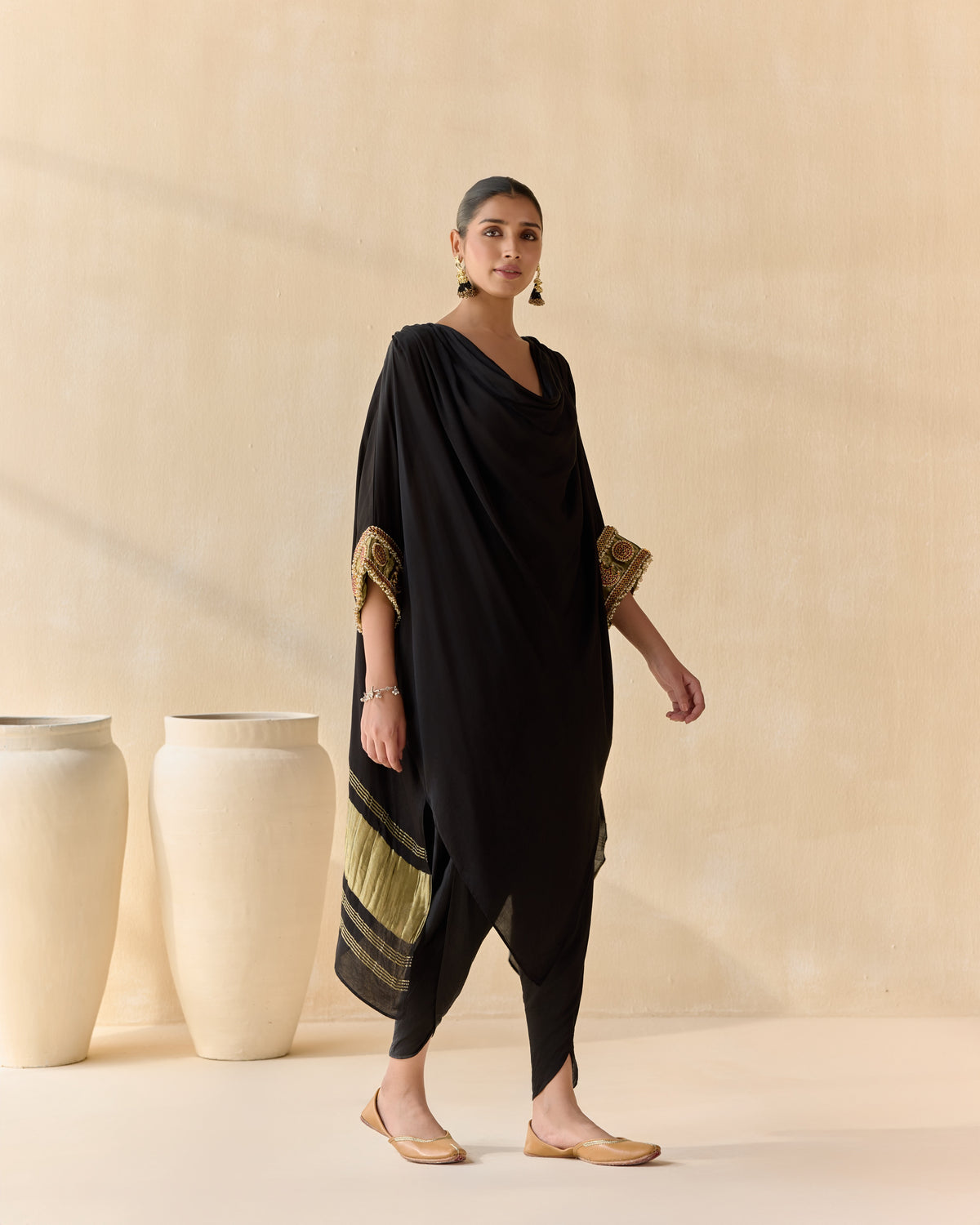 siyahra kaftan set - detail view 3