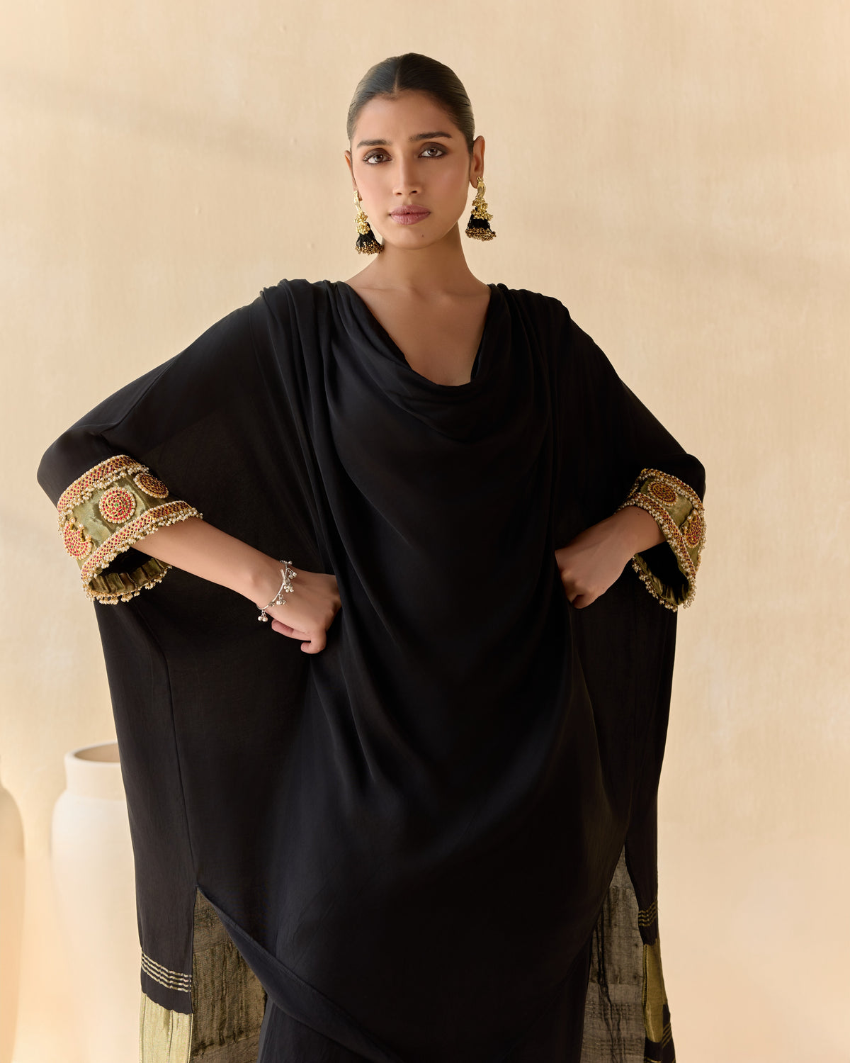 siyahra kaftan set - detail view 4