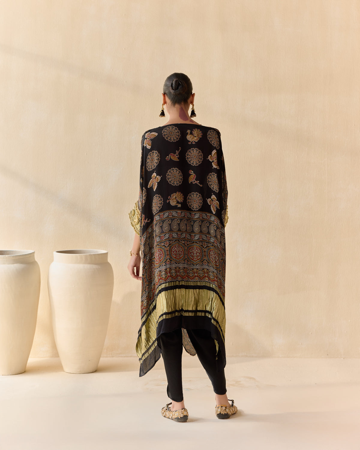 kashmira kaftan set - detail view 1