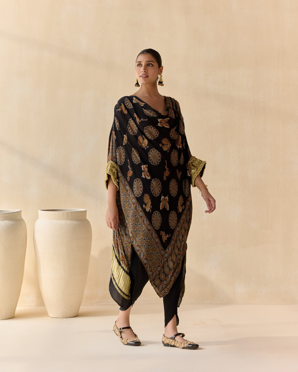 kashmira kaftan set - detail view 2