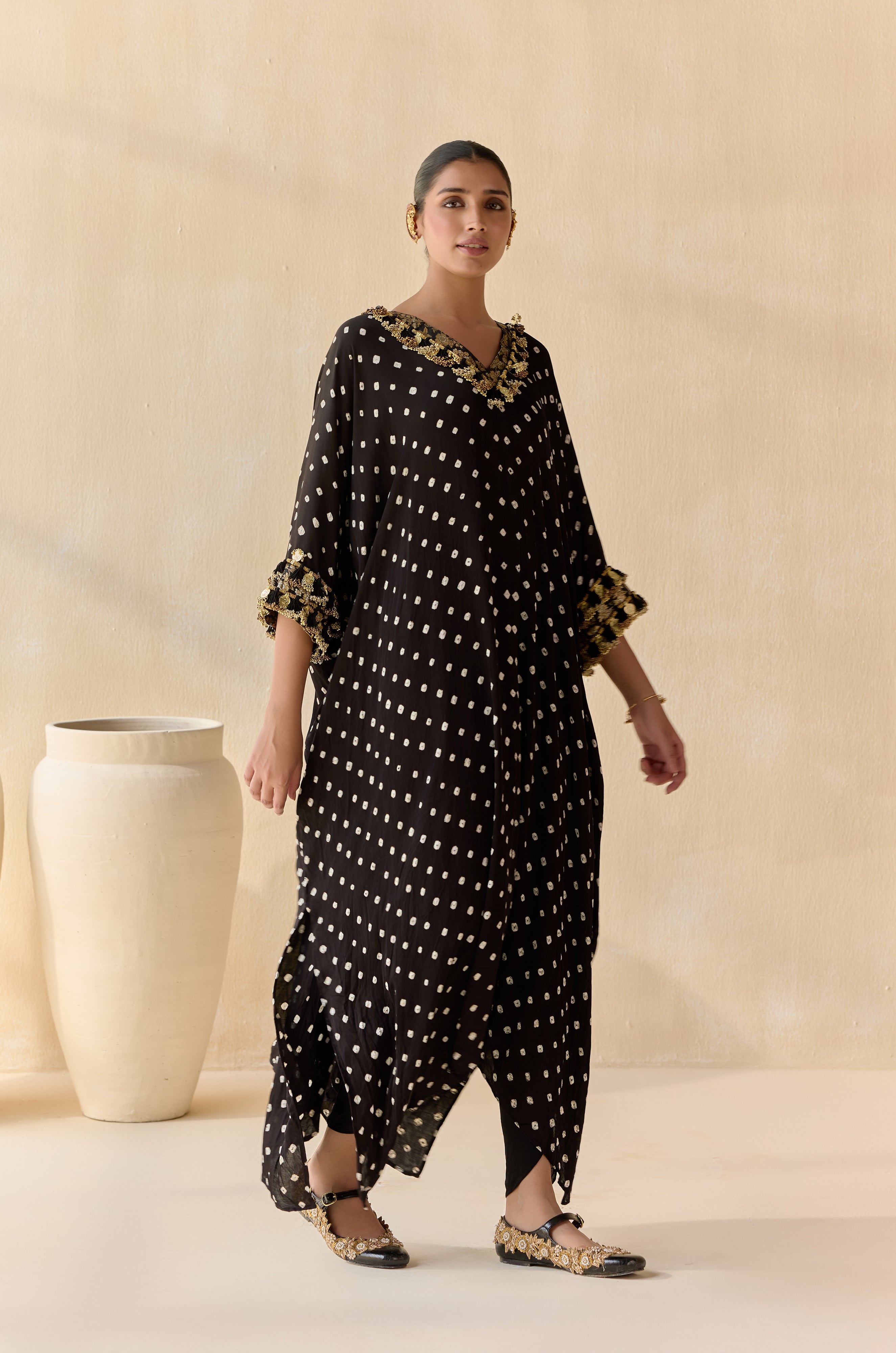 Daksha - Black (Kaftan)