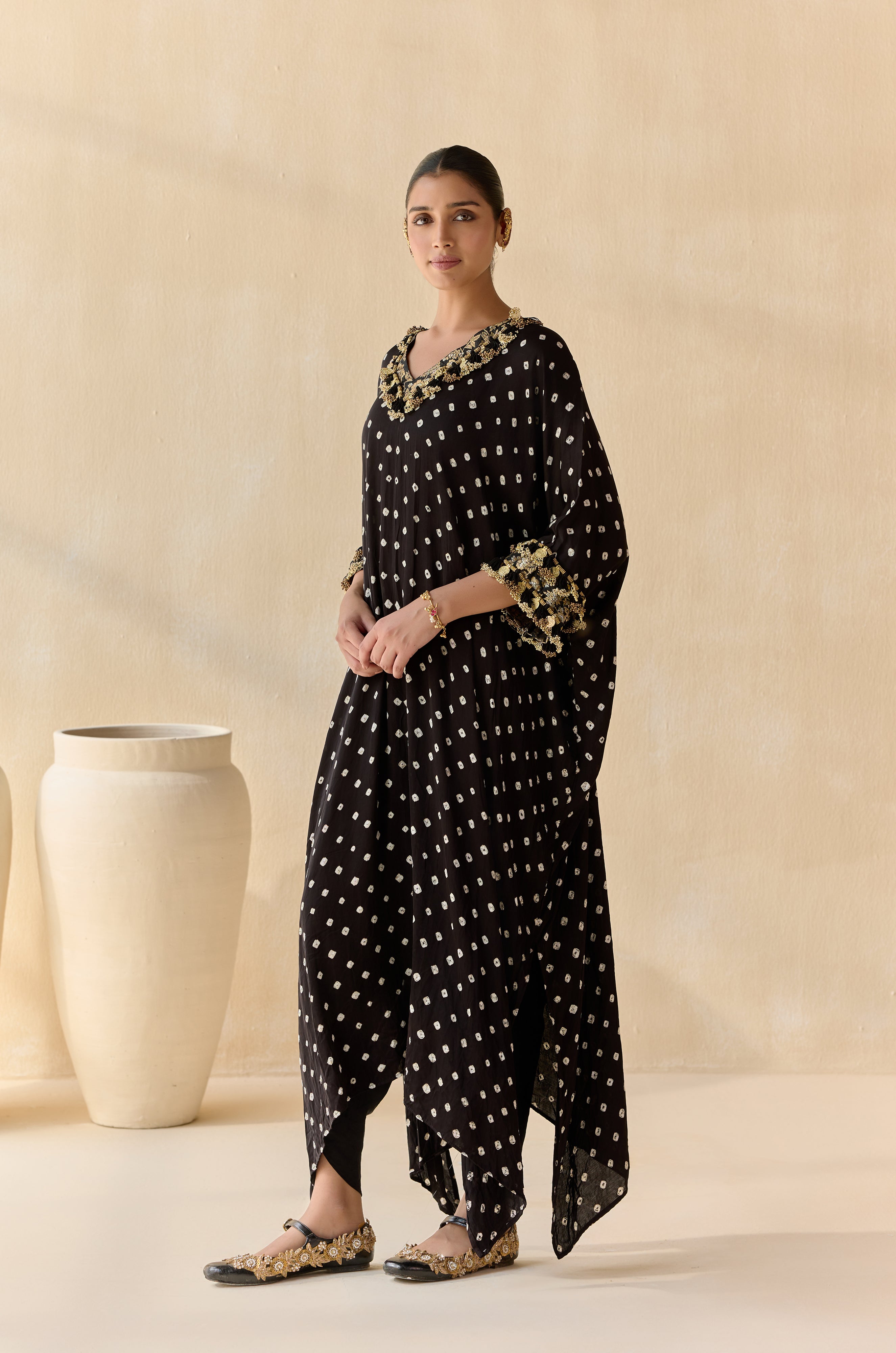 Daksha - Black (Kaftan)