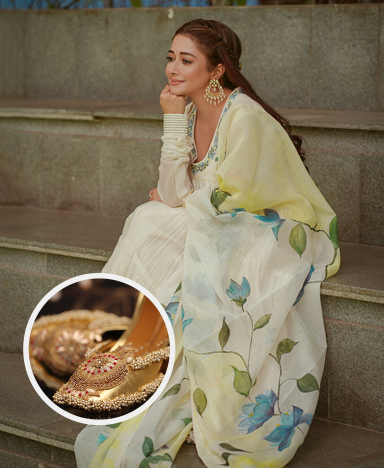 Tina Datta in Golden Crown (Jutti)
