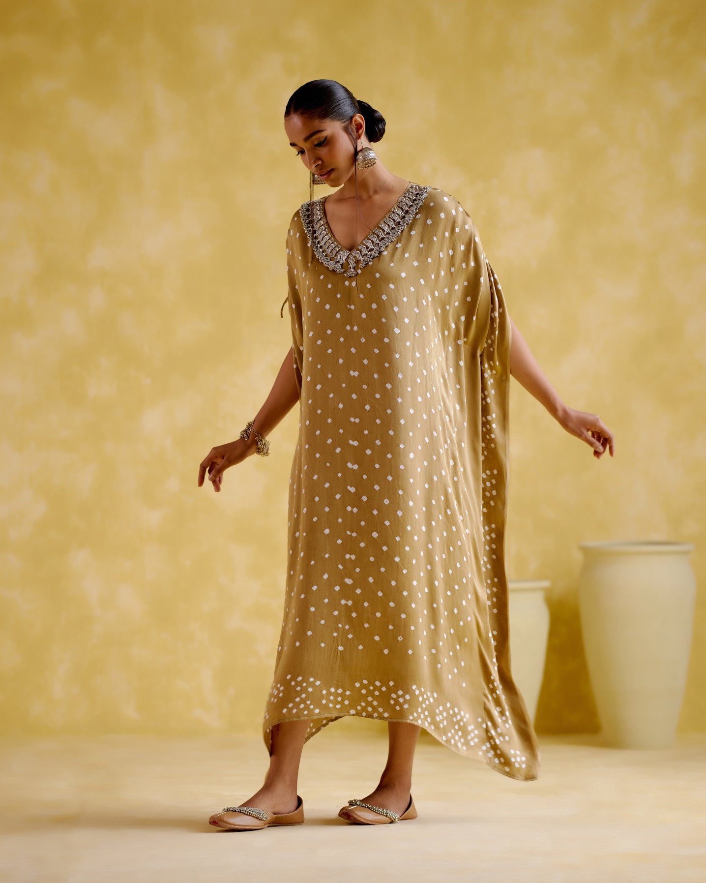 Dakshayani -Beige kaftan - 5elements