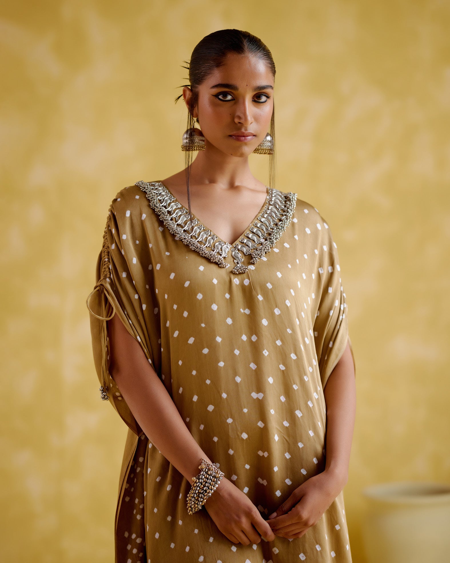 Dakshayani -Beige kaftan - 5elements