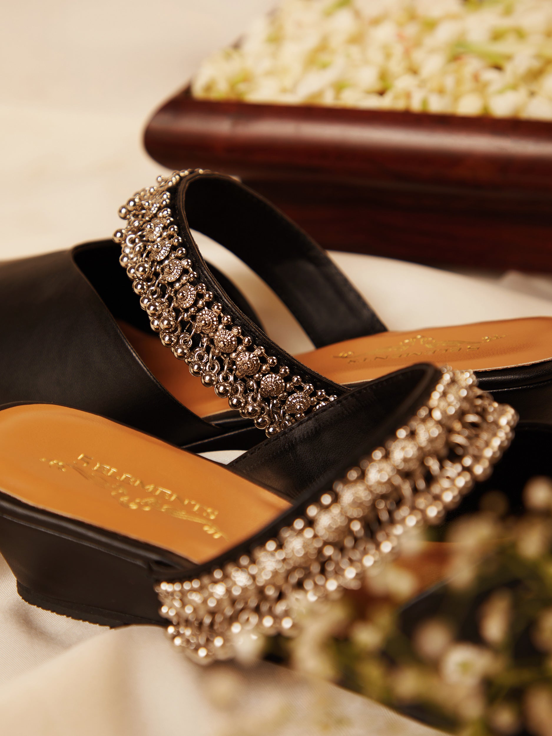 Akali Black (Mule Heel)