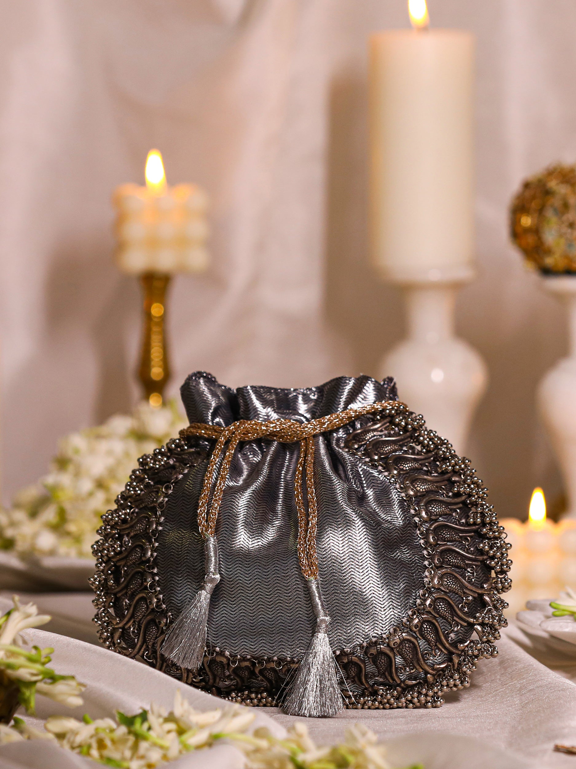 Leander Grey (Potli)