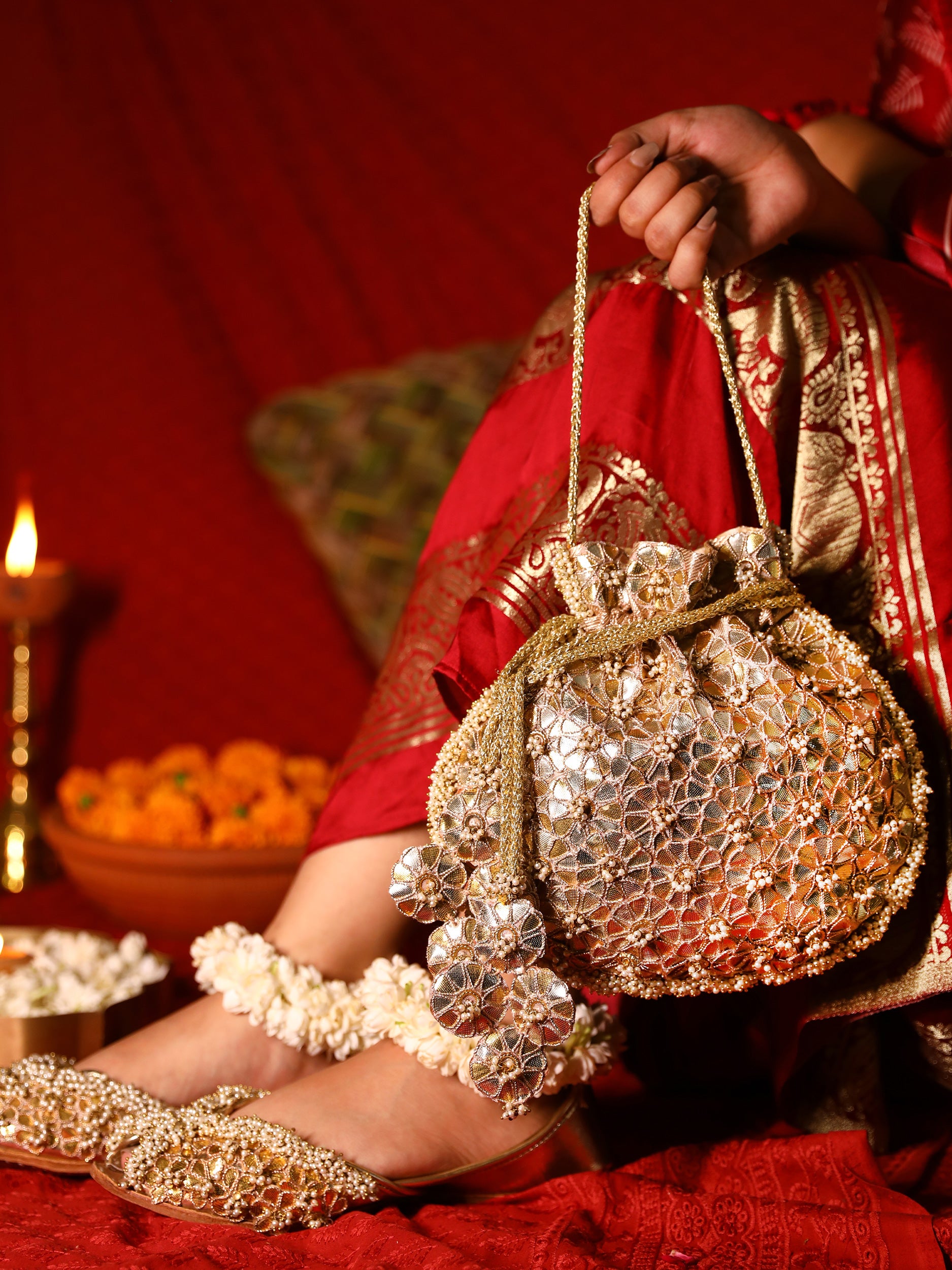 Flora Jutti and potli Combo