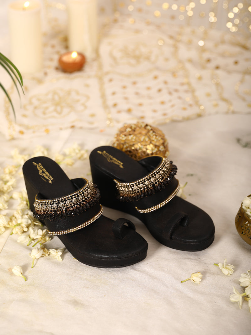 Ishya Black (Wedge)