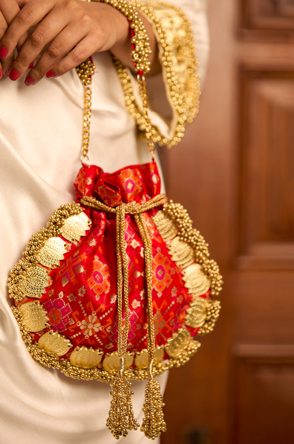 Avika Red Potli