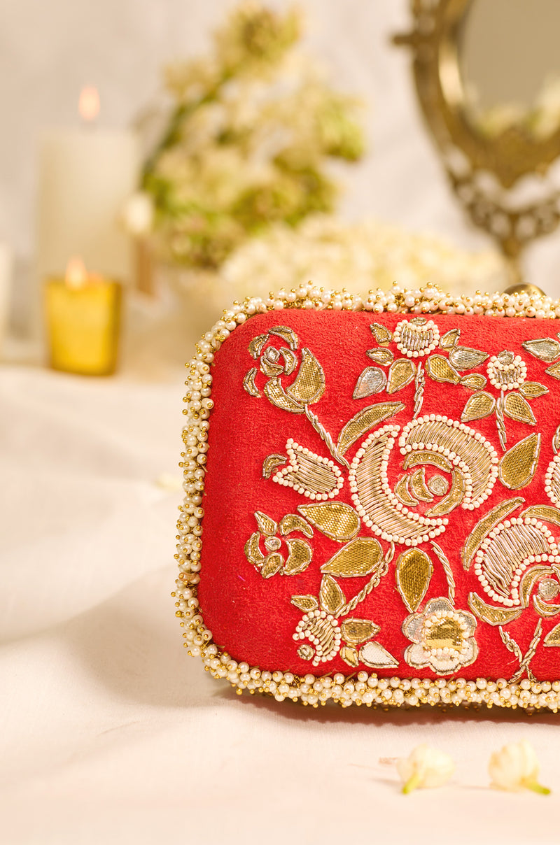 Tavishi Red Clucth