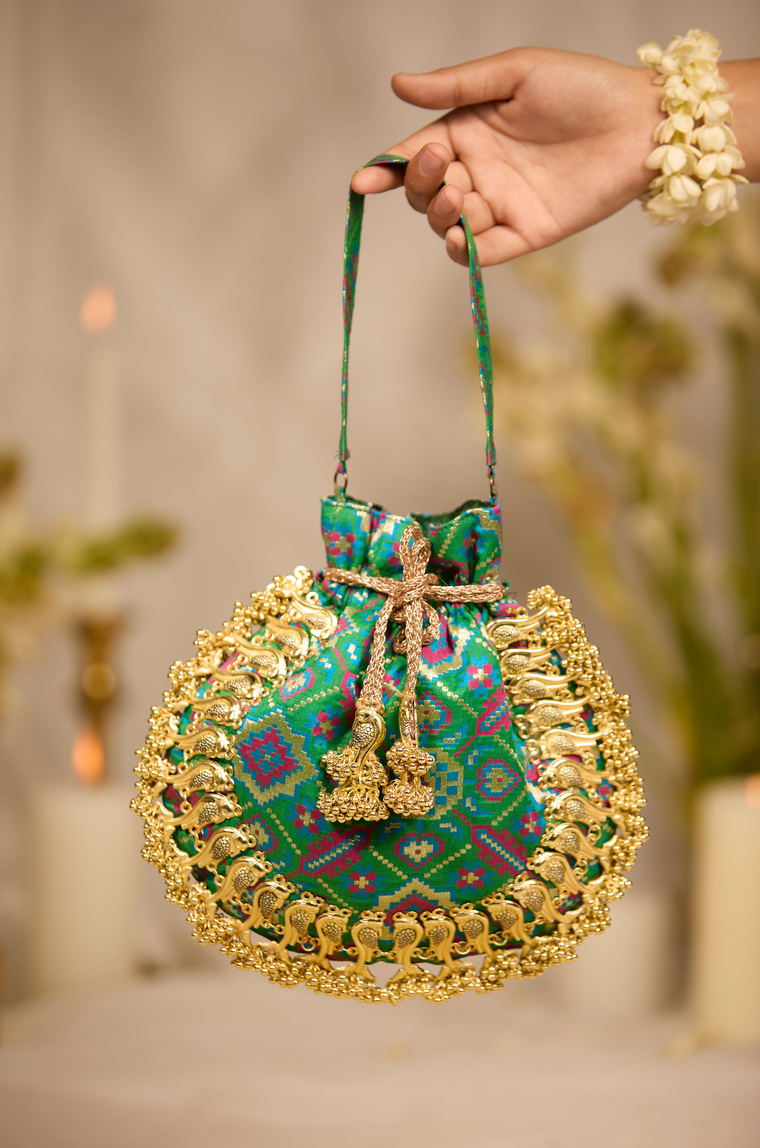 Avika (Potli)