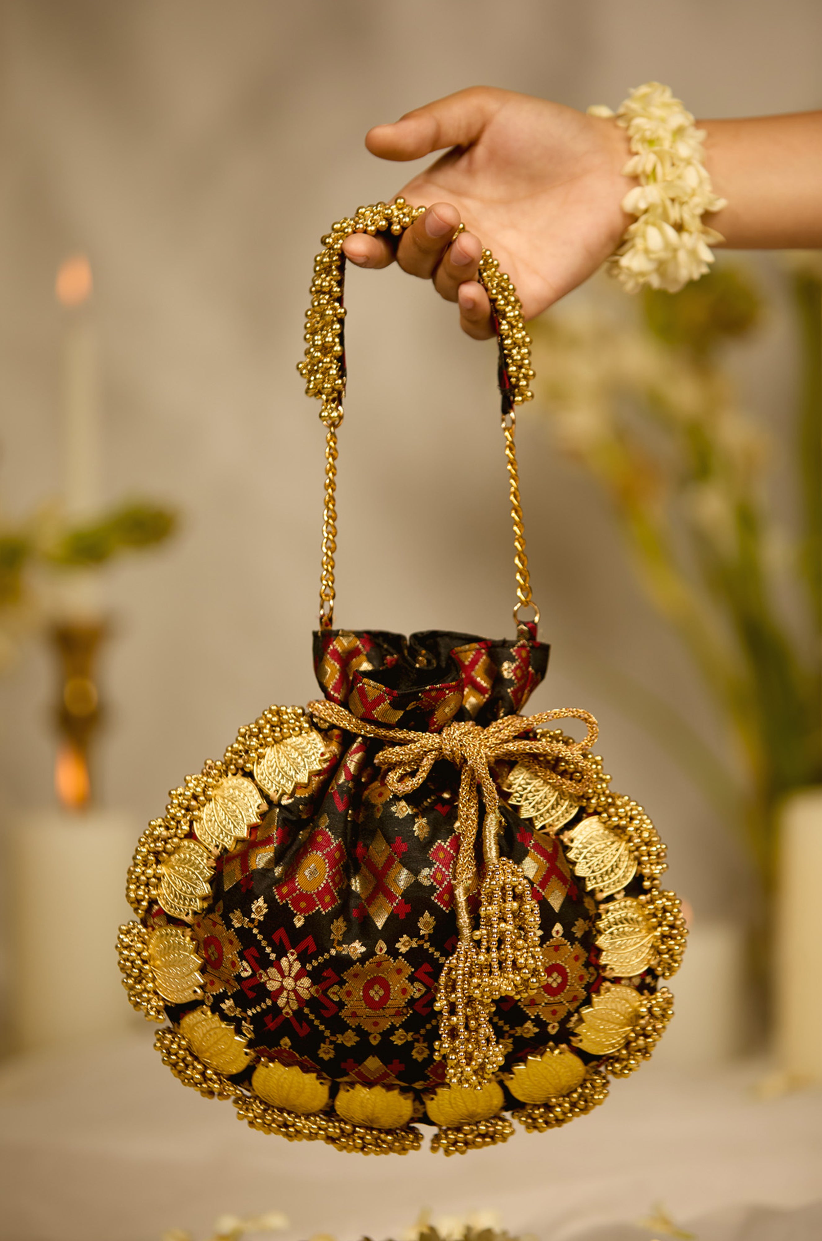 Avika Black (Potli)