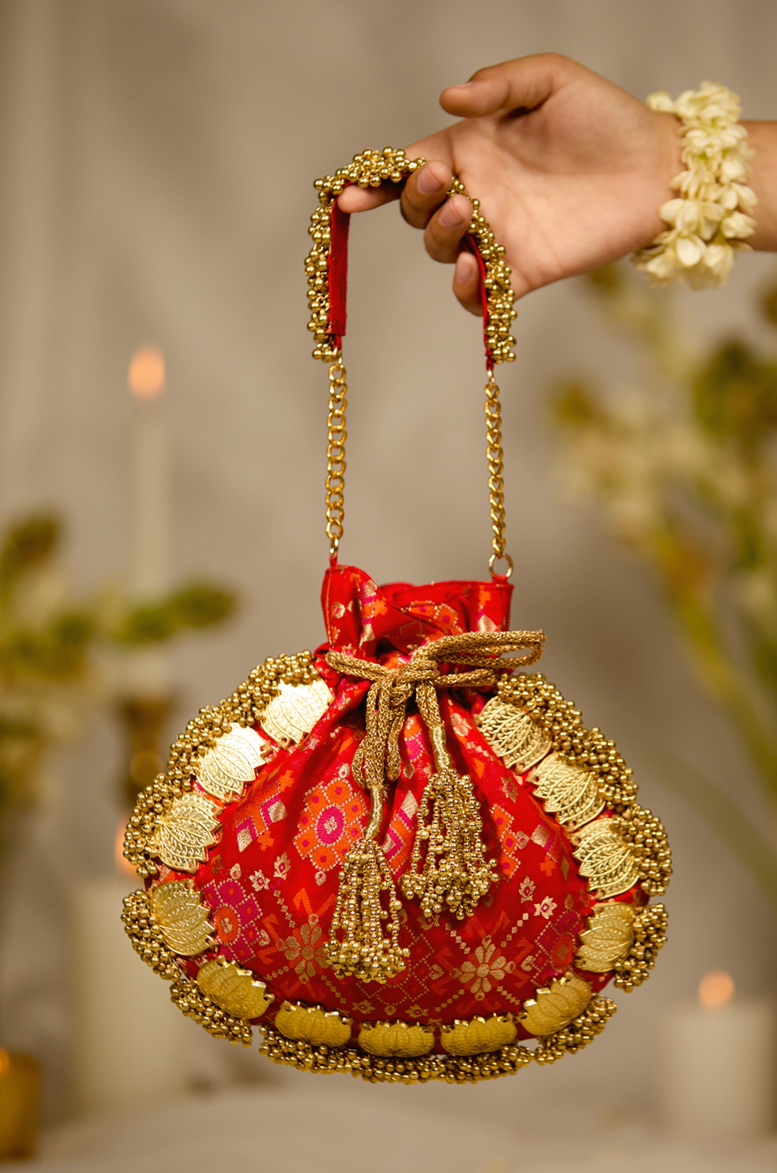Avika Red (Potli)