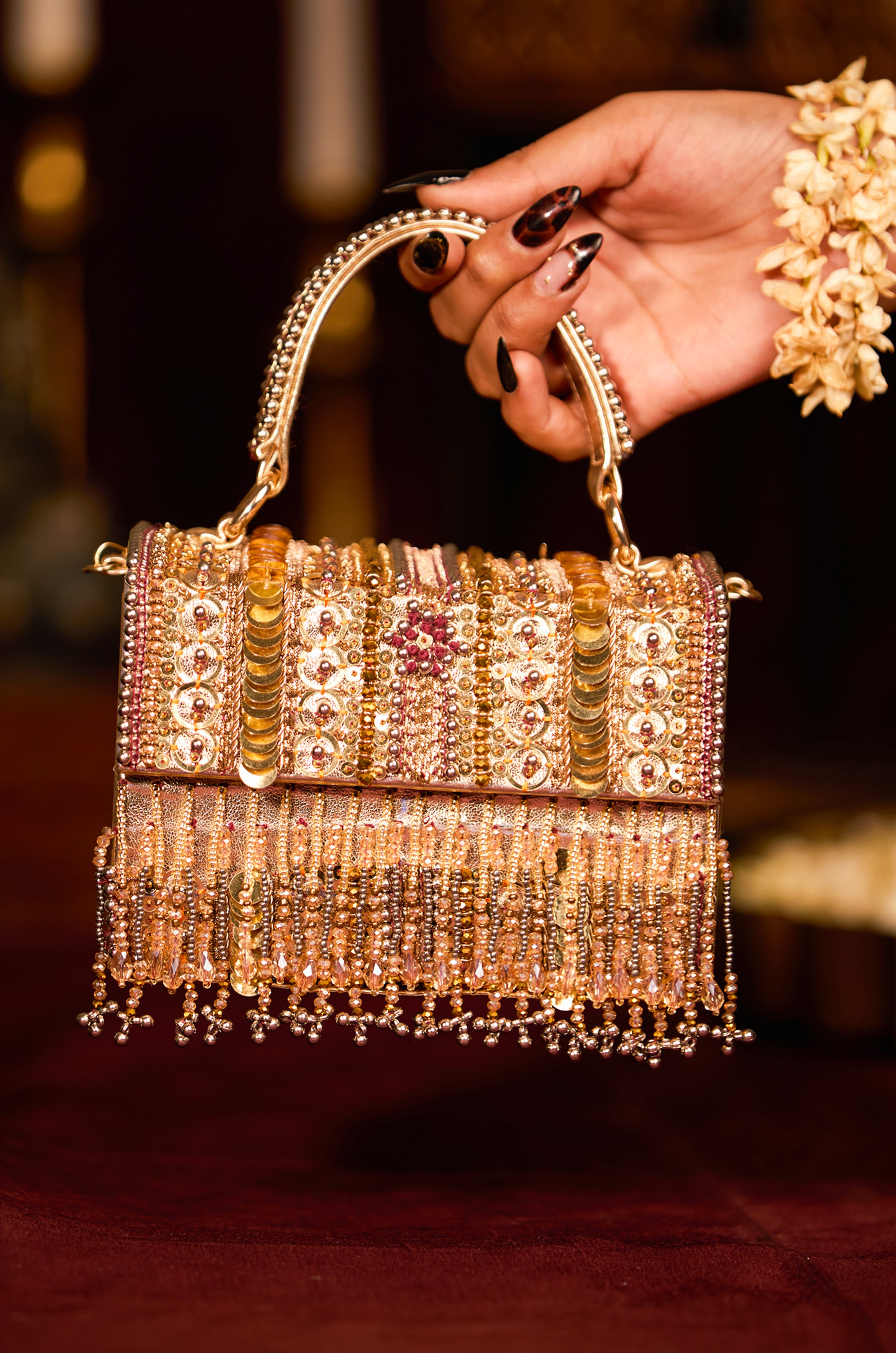 Aadvika (Clutch)