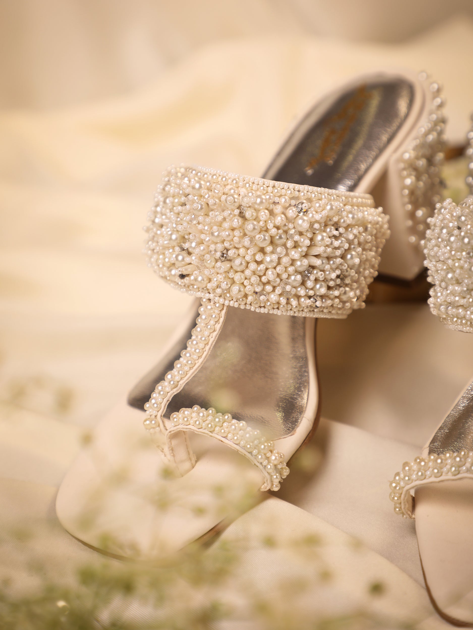 Linus White (Kolhapuri Heel)