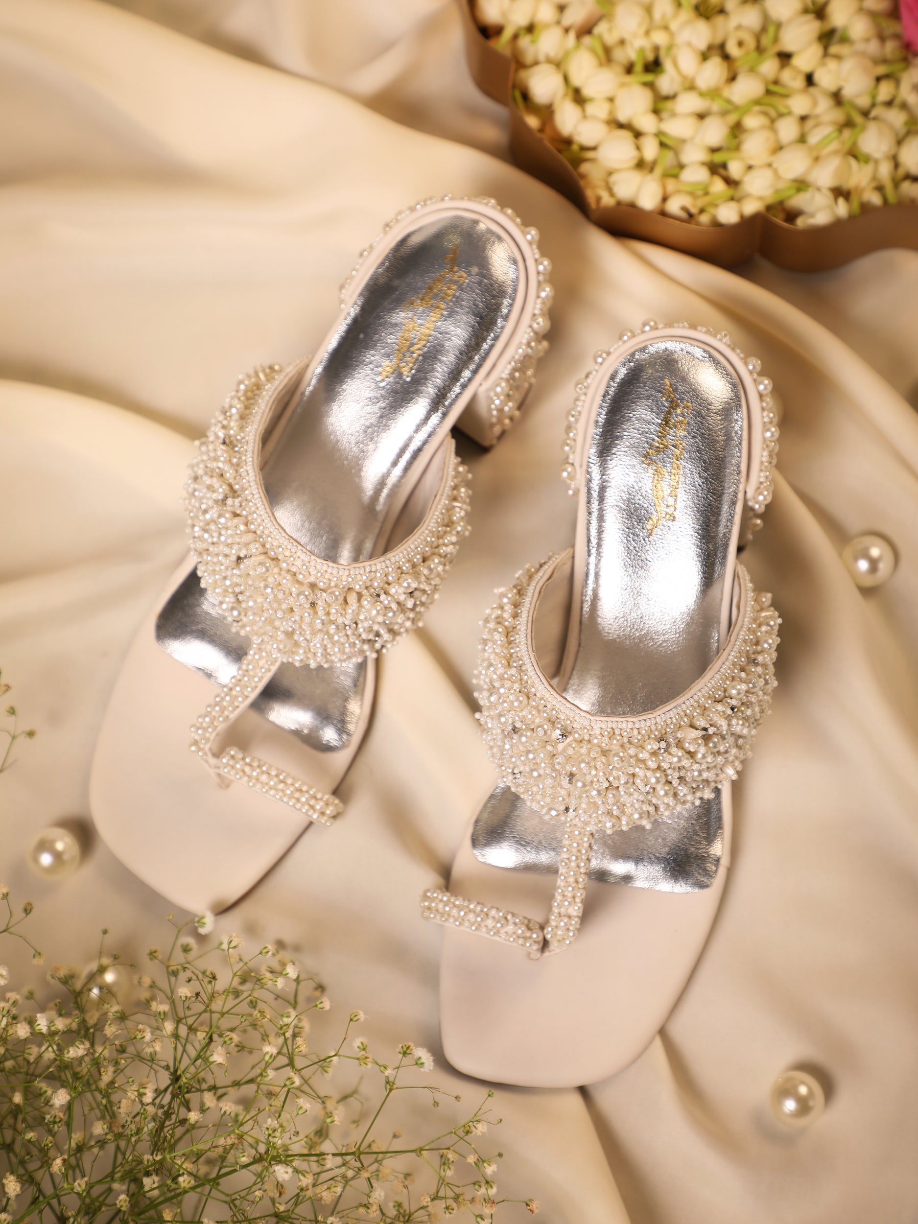 Linus White (Kolhapuri Heel)