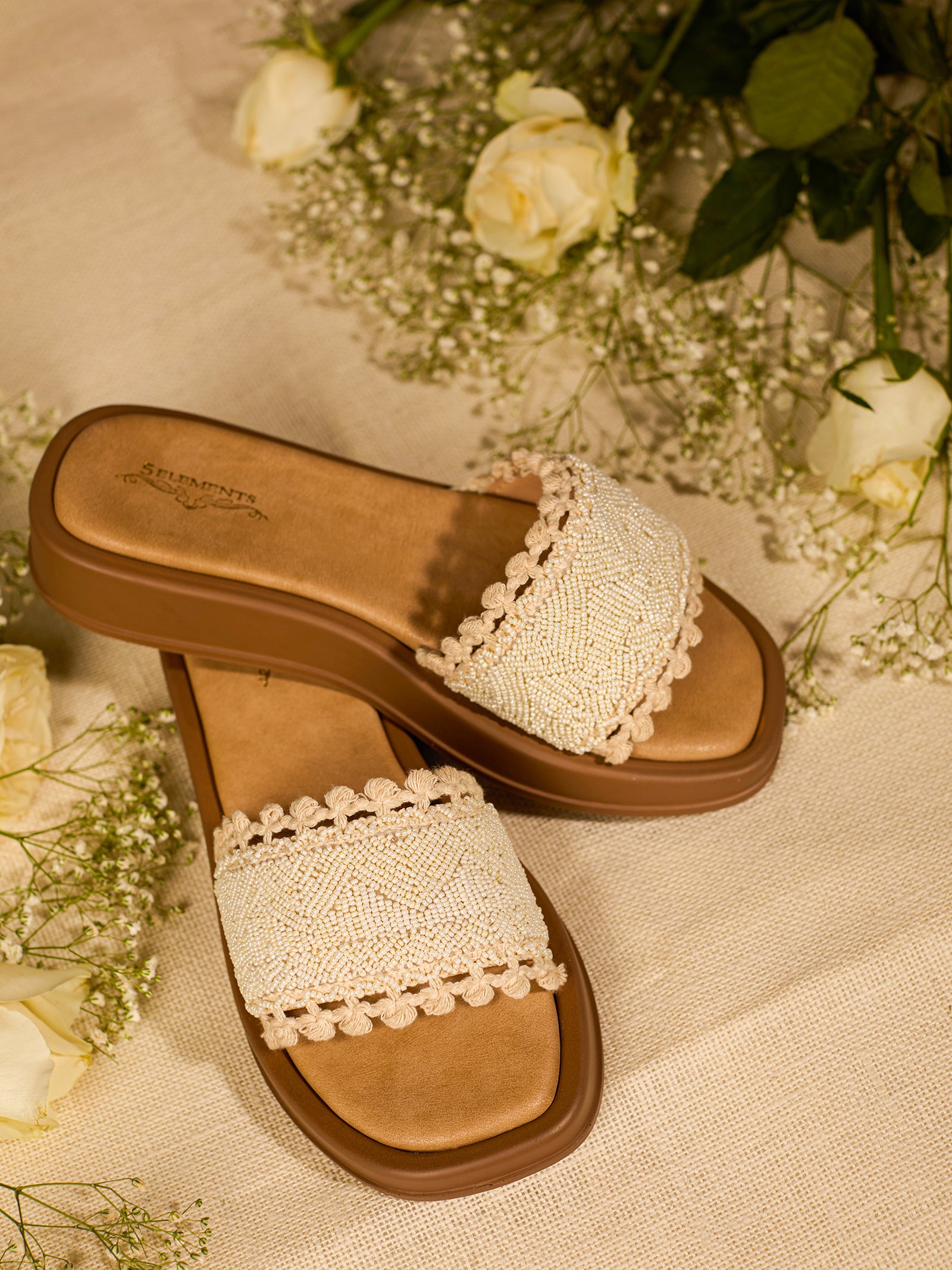 Arnima Off White (Slider)