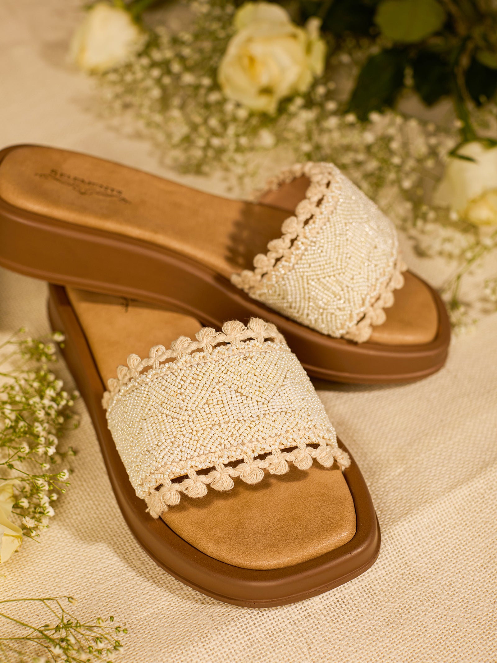 Arnima Off White (Slider)