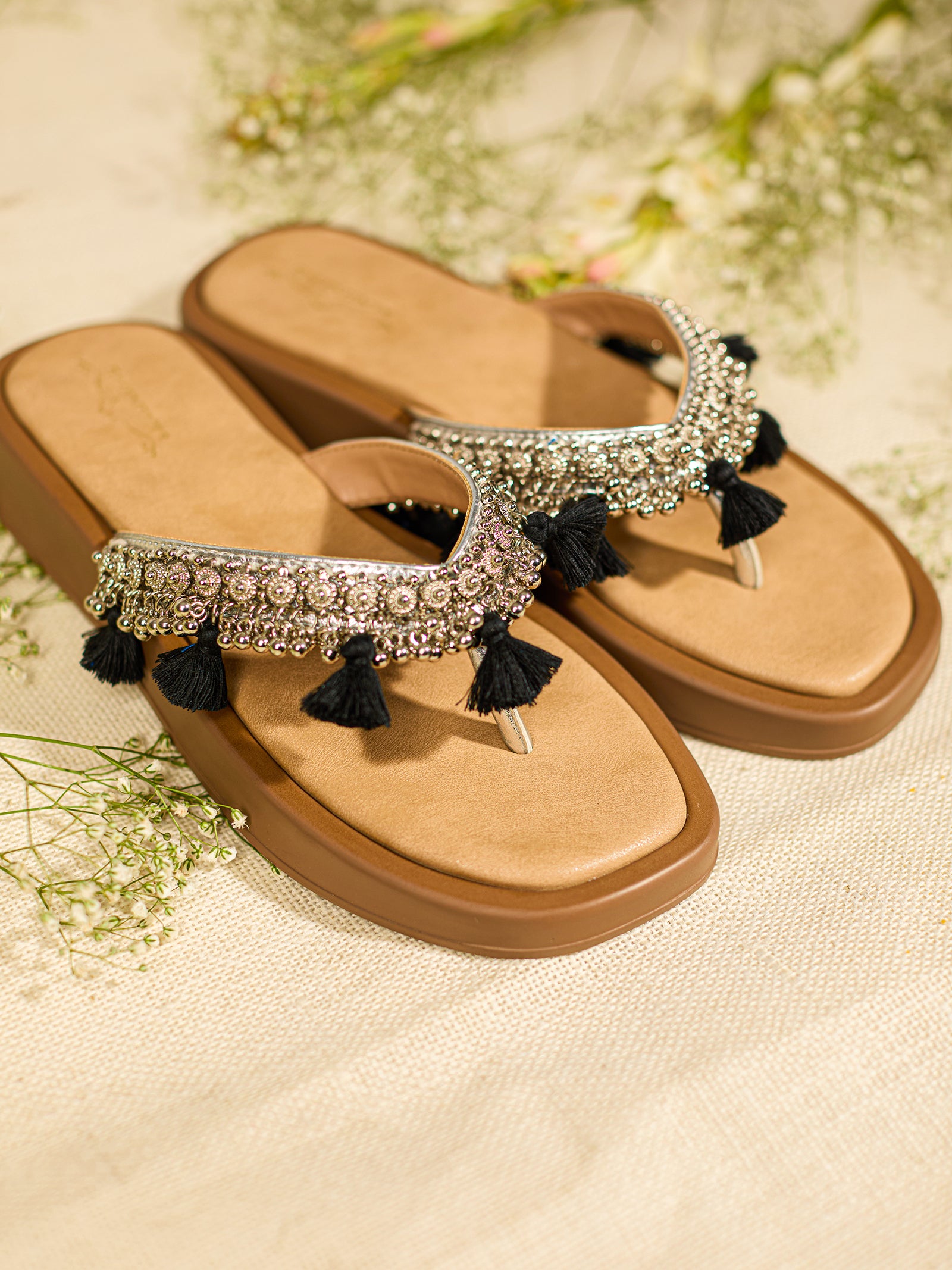 Aavya Black (Slider)