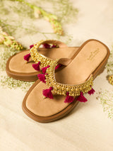 Aavyamaroon